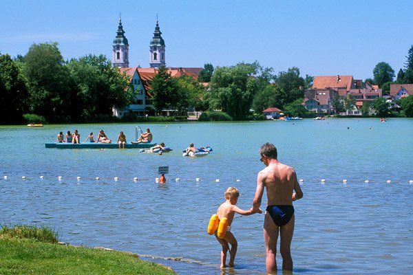 Fürstliches Golf-Resort Bad Waldsee, Golf, 45-Loch Golf-Anlage, LED Nachtgolf-Anlage, Golfschule, Golfturniere, New Course, Old Course, 9-Loch-Kurzplatz, Greenkeeping, Fürstlicher Golf-Club Oberschwaben, Fürstliches Golf-Hotel, Golf-Angebote, Golf-Schnupperkurse, Natur-Lehrpfad, Rund-Wanderwege, Kaffee, Restaurant, Vinothek, erlesene Weine, Bar, selbstgebackene Kuchen, Snacks, Mittagstisch, Sonnenterrasse, Gin - Greenkeeper's Cut, Bier vom Fass, kleine Gerichte, Burger, vegetarisch, vegan, Laktose frei, Gluten frei, Café-Restaurant Ausblick T-19, Restaurant im Hofgut