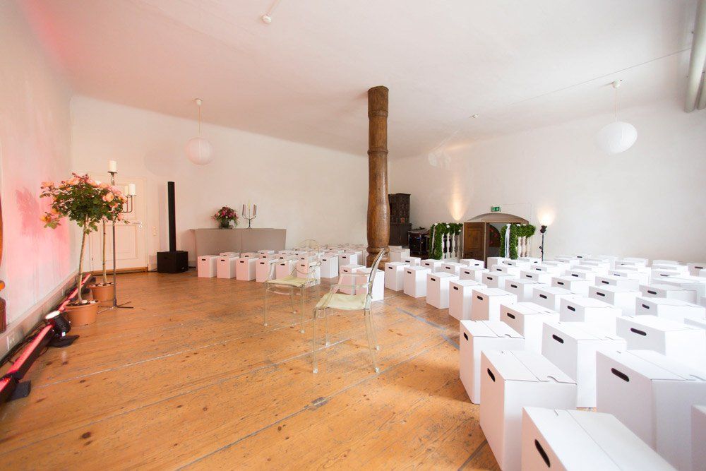 Fürstliches Golf-Resort Bad Waldsee, Golf, 45-Loch Golf-Anlage, LED Nachtgolf-Anlage, Golfschule, Golfturniere, New Course, Old Course, 9-Loch-Kurzplatz, Greenkeeping, Fürstlicher Golf-Club Oberschwaben, Fürstliches Golf-Hotel, Golf-Angebote, Golf-Schnupperkurse, Natur-Lehrpfad, Rund-Wanderwege, Kaffee, Restaurant, Vinothek, erlesene Weine, Bar, selbstgebackene Kuchen, Snacks, Mittagstisch, Sonnenterrasse, Gin - Greenkeeper's Cut, Bier vom Fass, kleine Gerichte, Burger, vegetarisch, vegan, Laktose frei, Gluten frei, Café-Restaurant Ausblick T-19, Restaurant im Hofgut