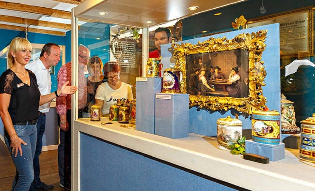 Fürstliches Golf-Resort Bad Waldsee, Golf, 45-Loch Golf-Anlage, LED Nachtgolf-Anlage, Golfschule, Golfturniere, New Course, Old Course, 9-Loch-Kurzplatz, Greenkeeping, Fürstlicher Golf-Club Oberschwaben, Fürstliches Golf-Hotel, Golf-Angebote, Golf-Schnupperkurse, Natur-Lehrpfad, Rund-Wanderwege, Kaffee, Restaurant, Vinothek, erlesene Weine, Bar, selbstgebackene Kuchen, Snacks, Mittagstisch, Sonnenterrasse, Gin - Greenkeeper's Cut, Bier vom Fass, kleine Gerichte, Burger, vegetarisch, vegan, Laktose frei, Gluten frei, Café-Restaurant Ausblick T-19, Restaurant im Hofgut