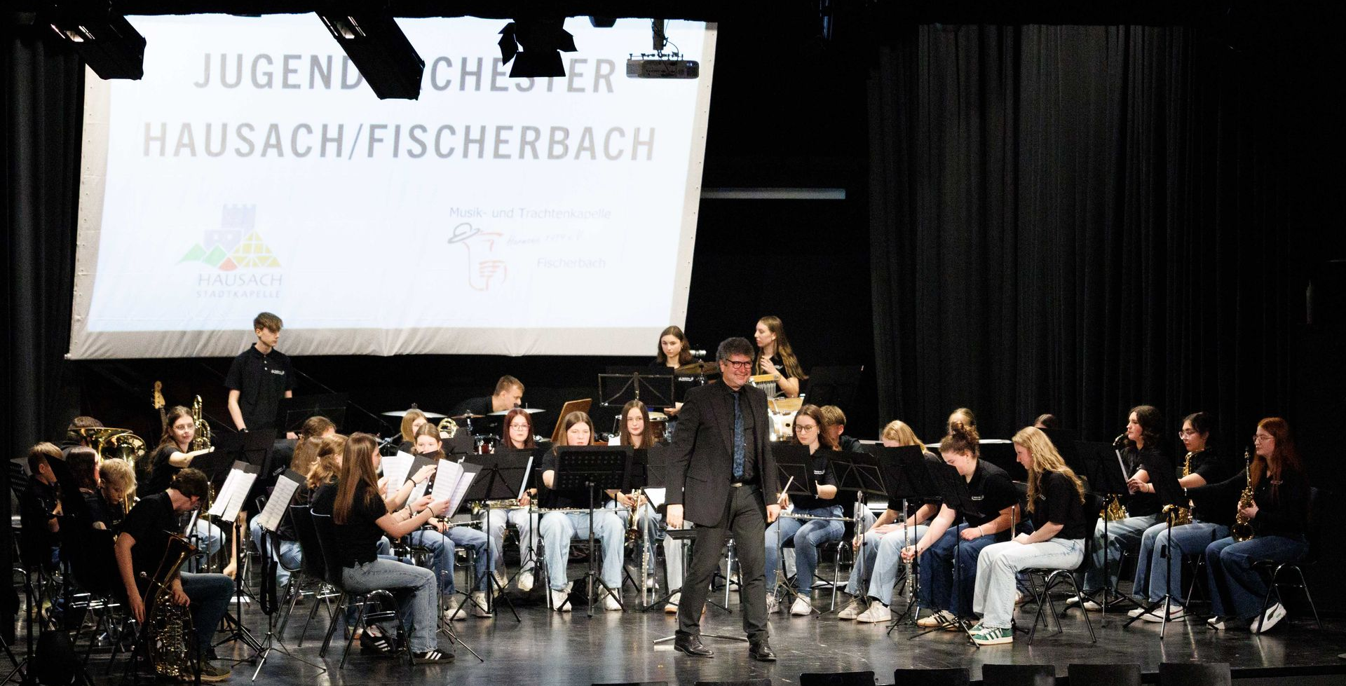 Jugendliche musizieren im Jugendorchester – Kreativität, Gemeinschaft und Spaß in Hausach.