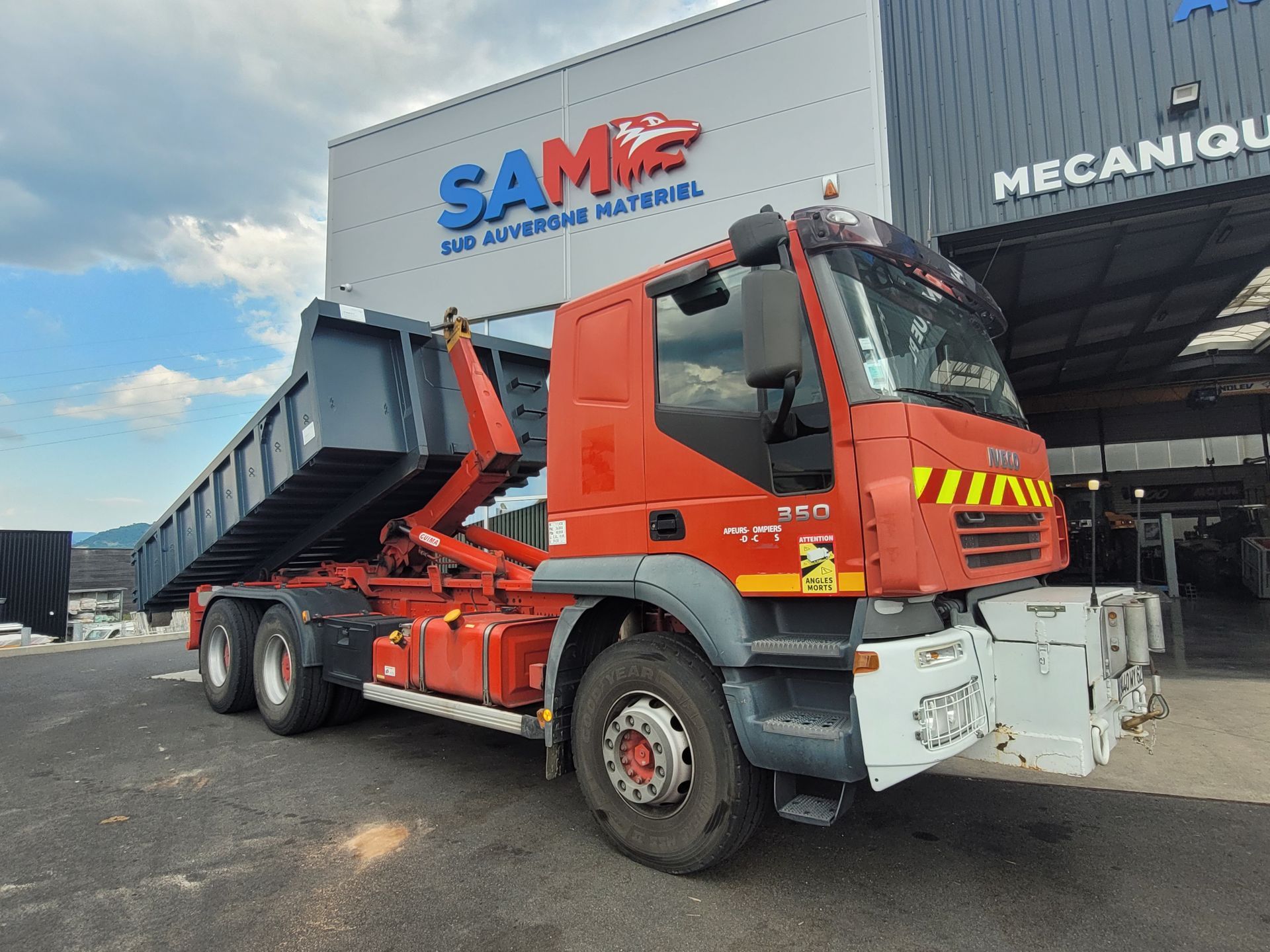 Camion ampliroll Iveco 260E35 6x4