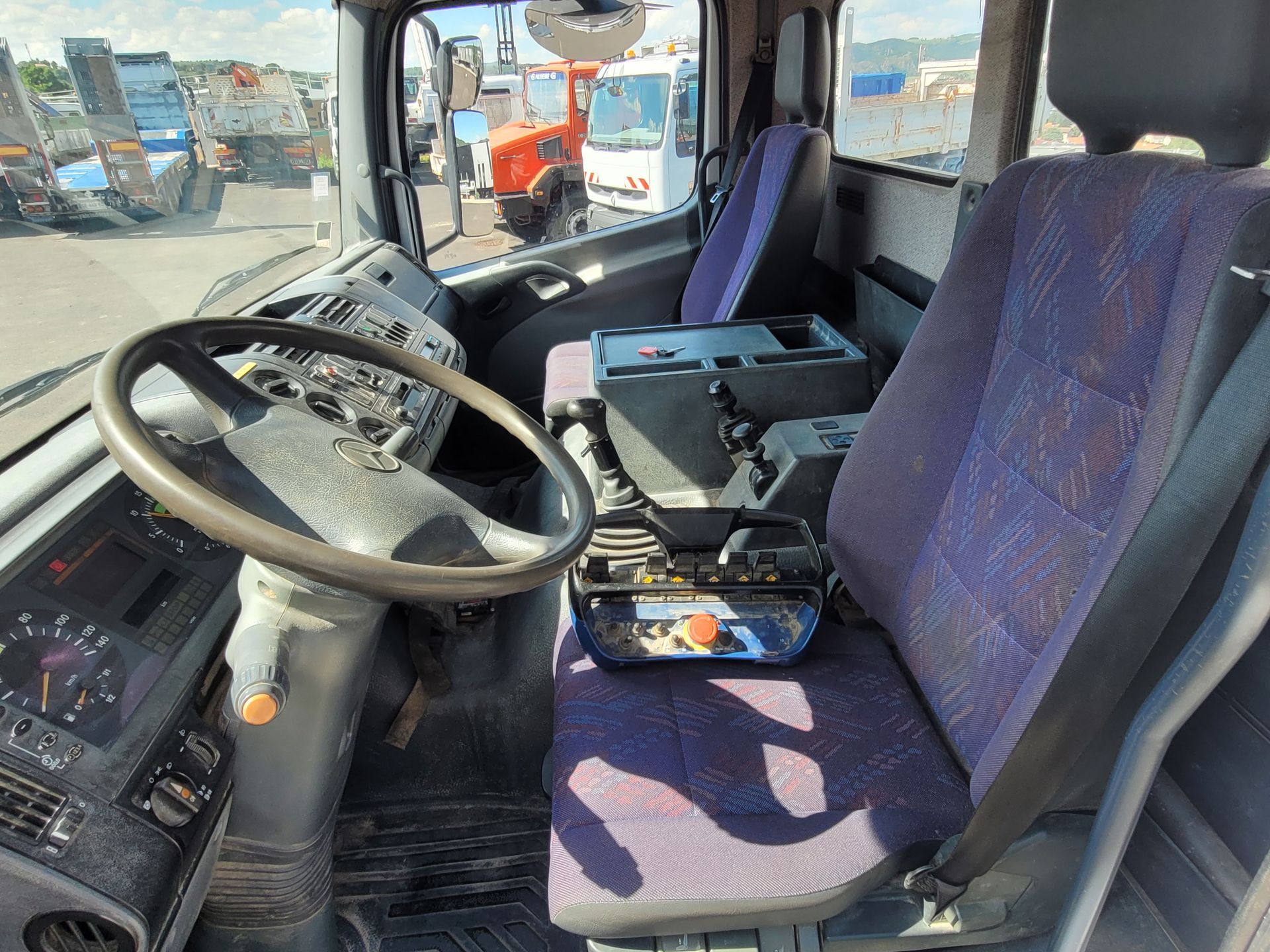 Mercedes-Benz 1828 4x2