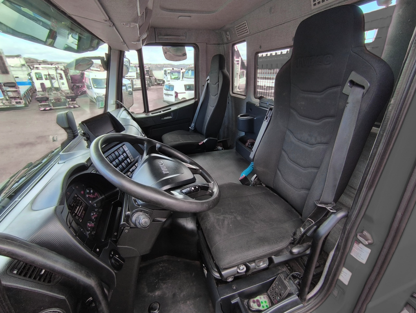Iveco Stralis 420 Porte engins +Treuil