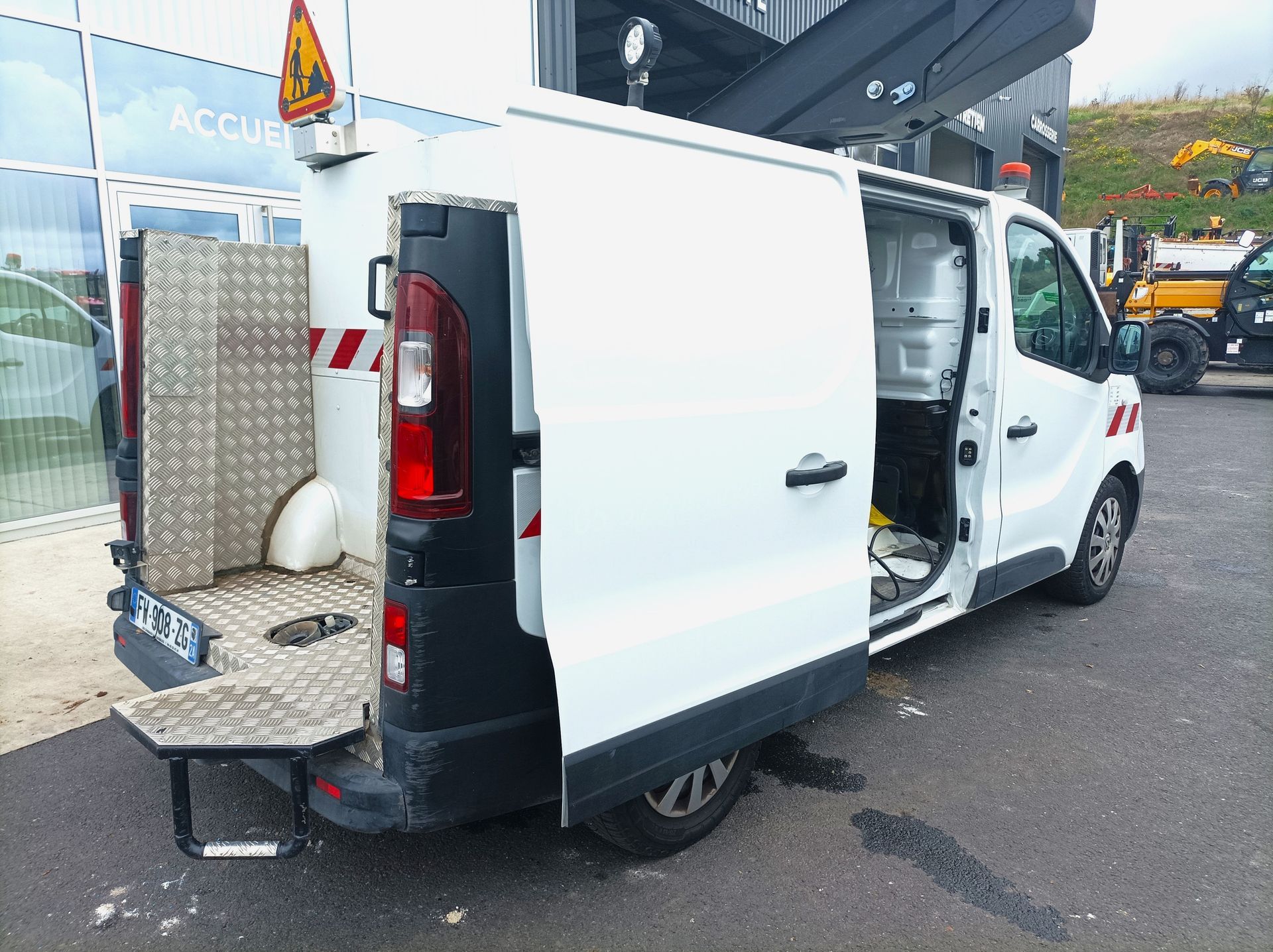 Nacelle KLUBB 10,5m sur Renault Trafic