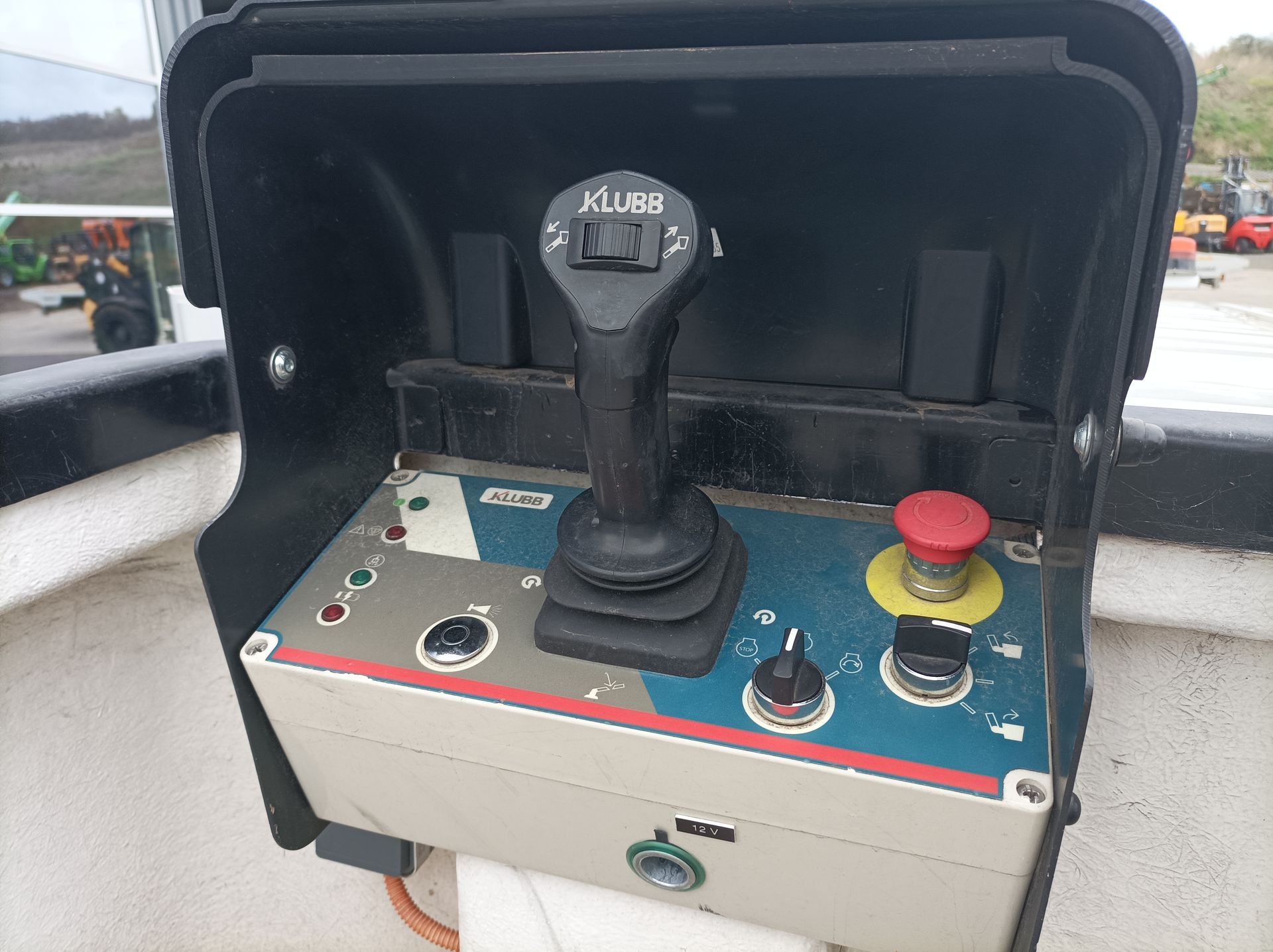 Nacelle KLUBB 10,5m sur Renault Trafic