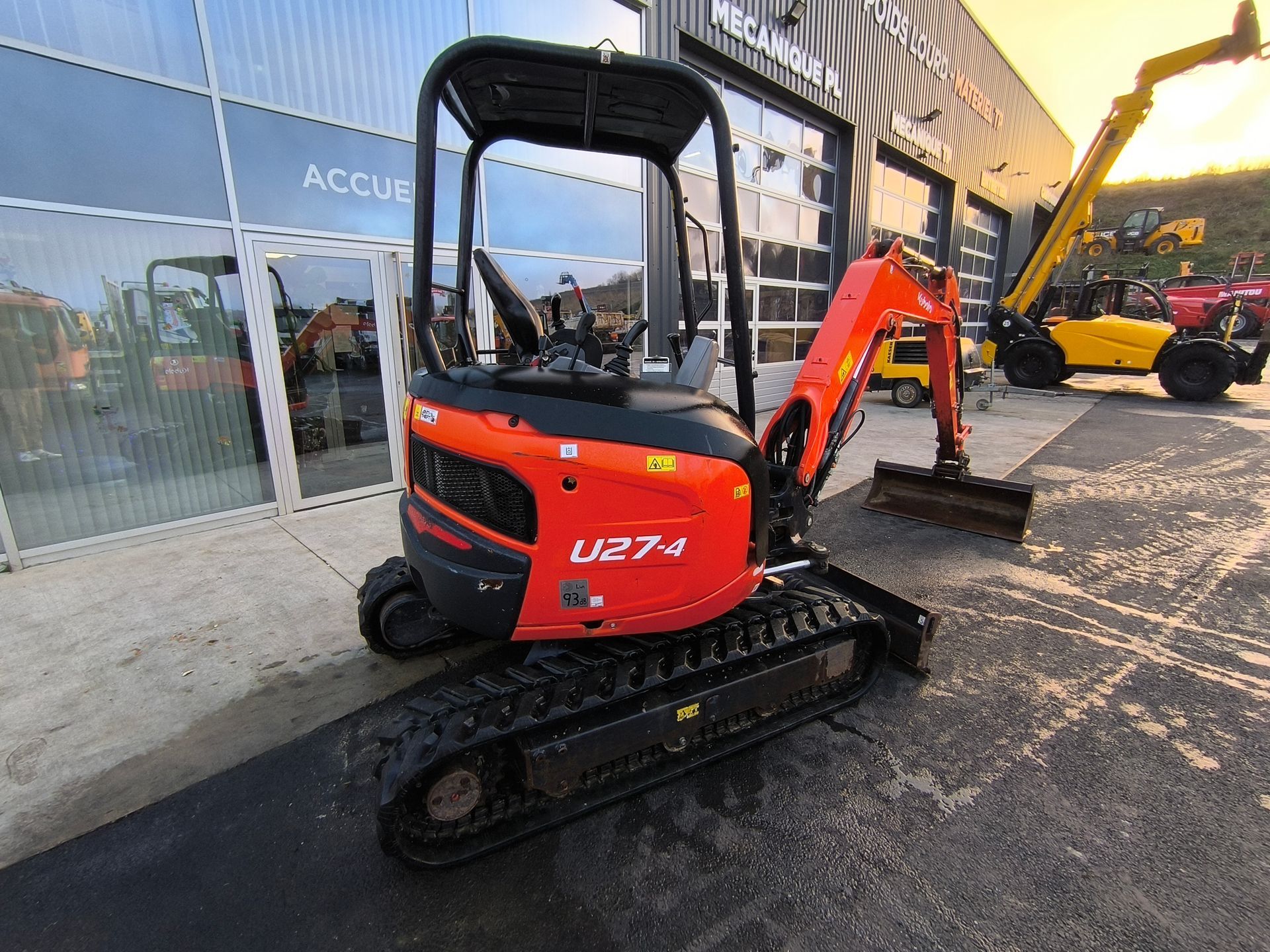 Kubota U27-4