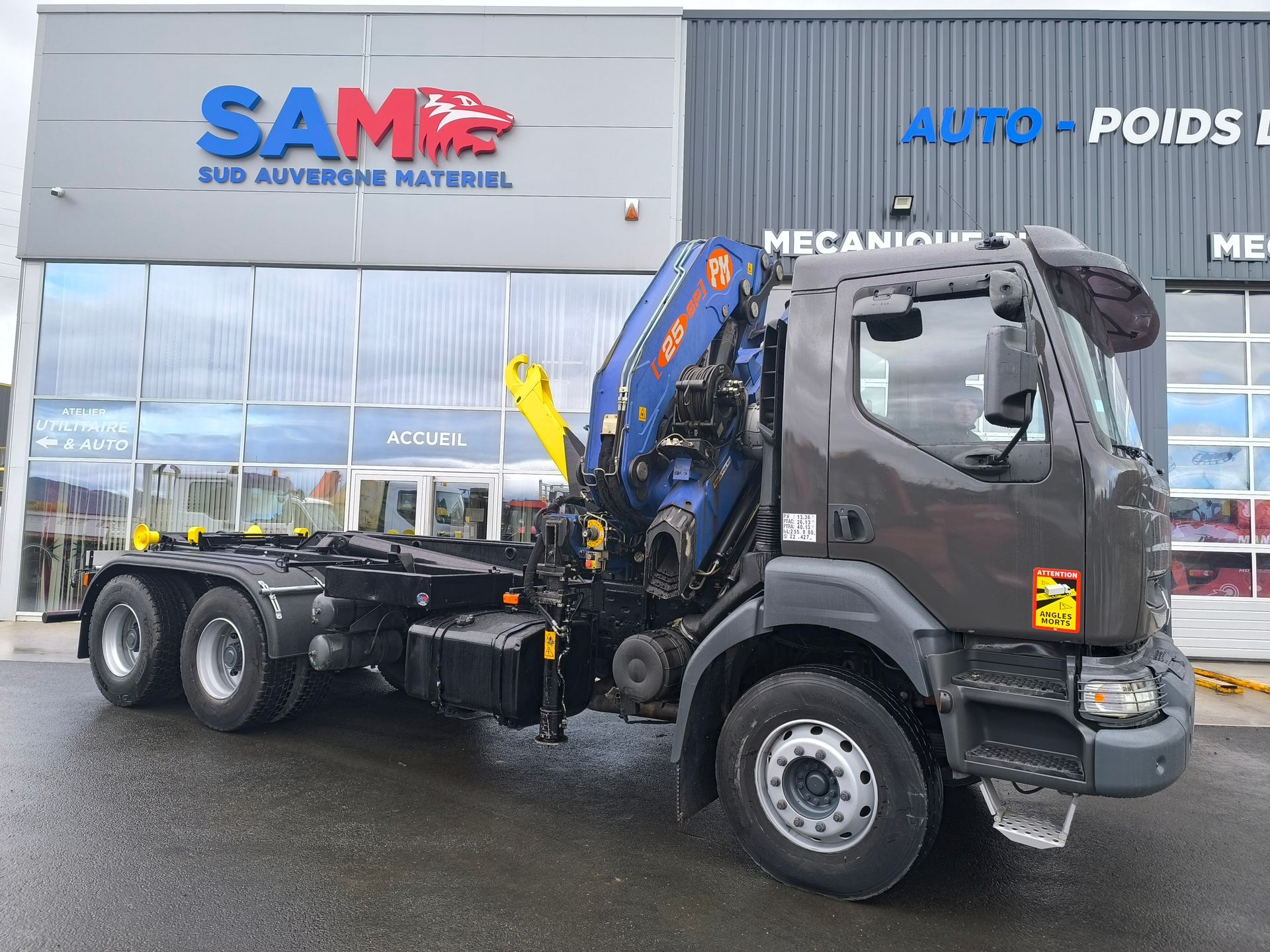 Renault Kerax 380 ampliroll grue