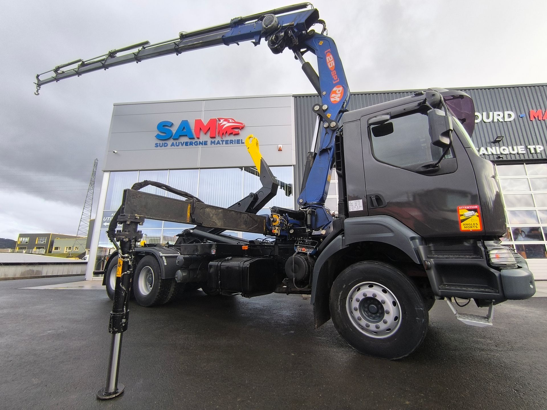 Renault Kerax 380 ampliroll grue