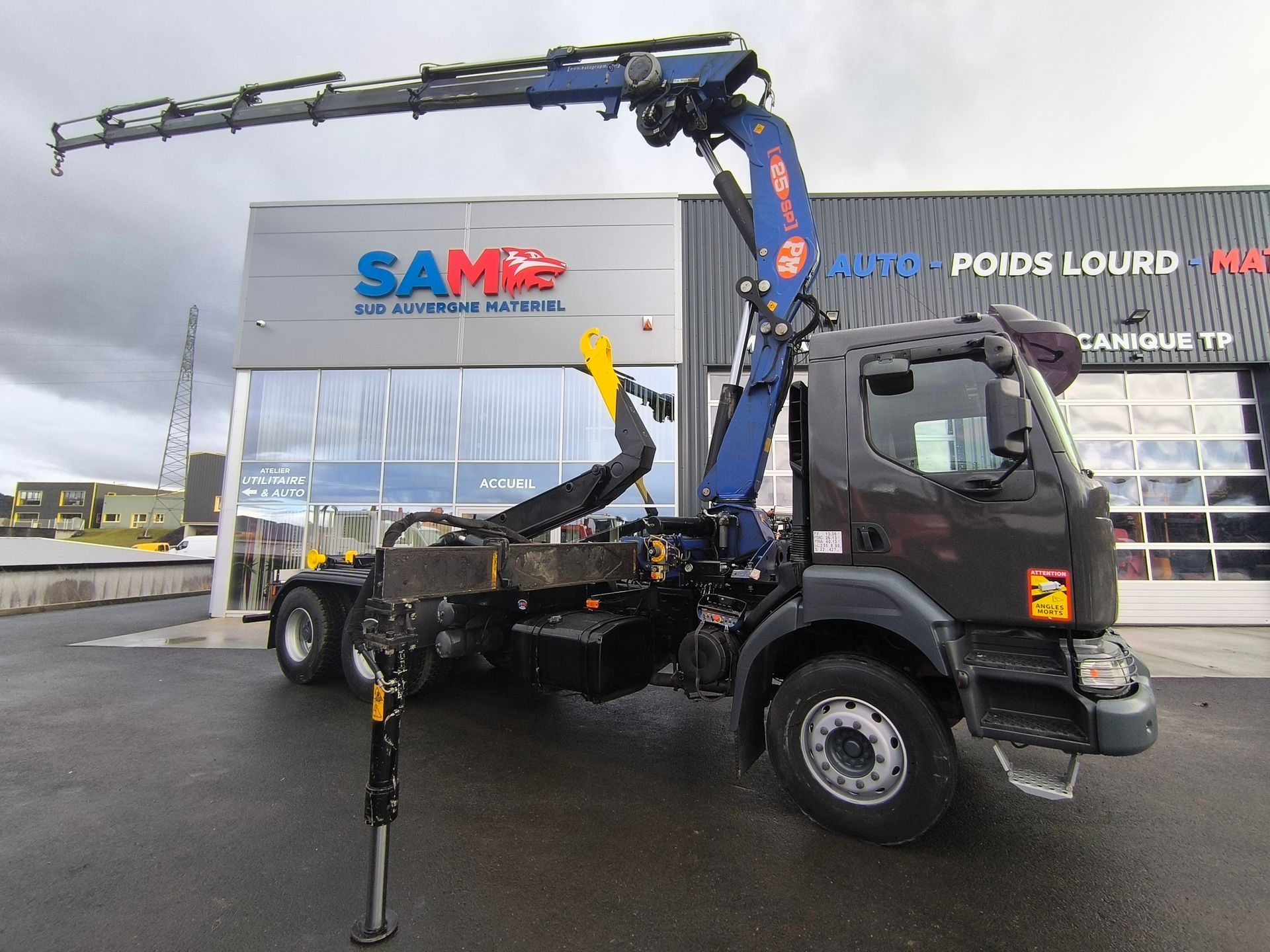 Renault Kerax 380 ampliroll grue