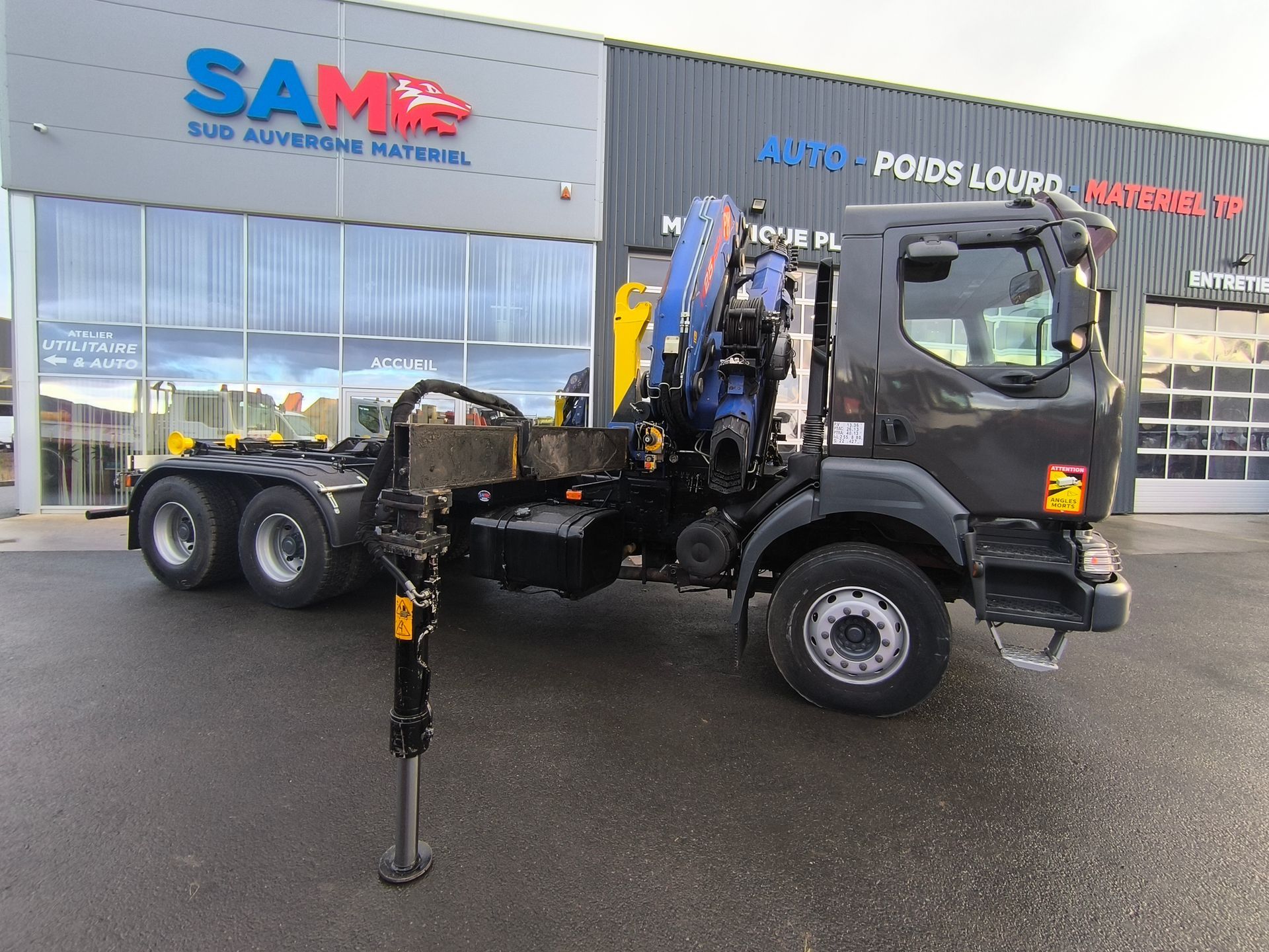 Renault Kerax 380 ampliroll grue