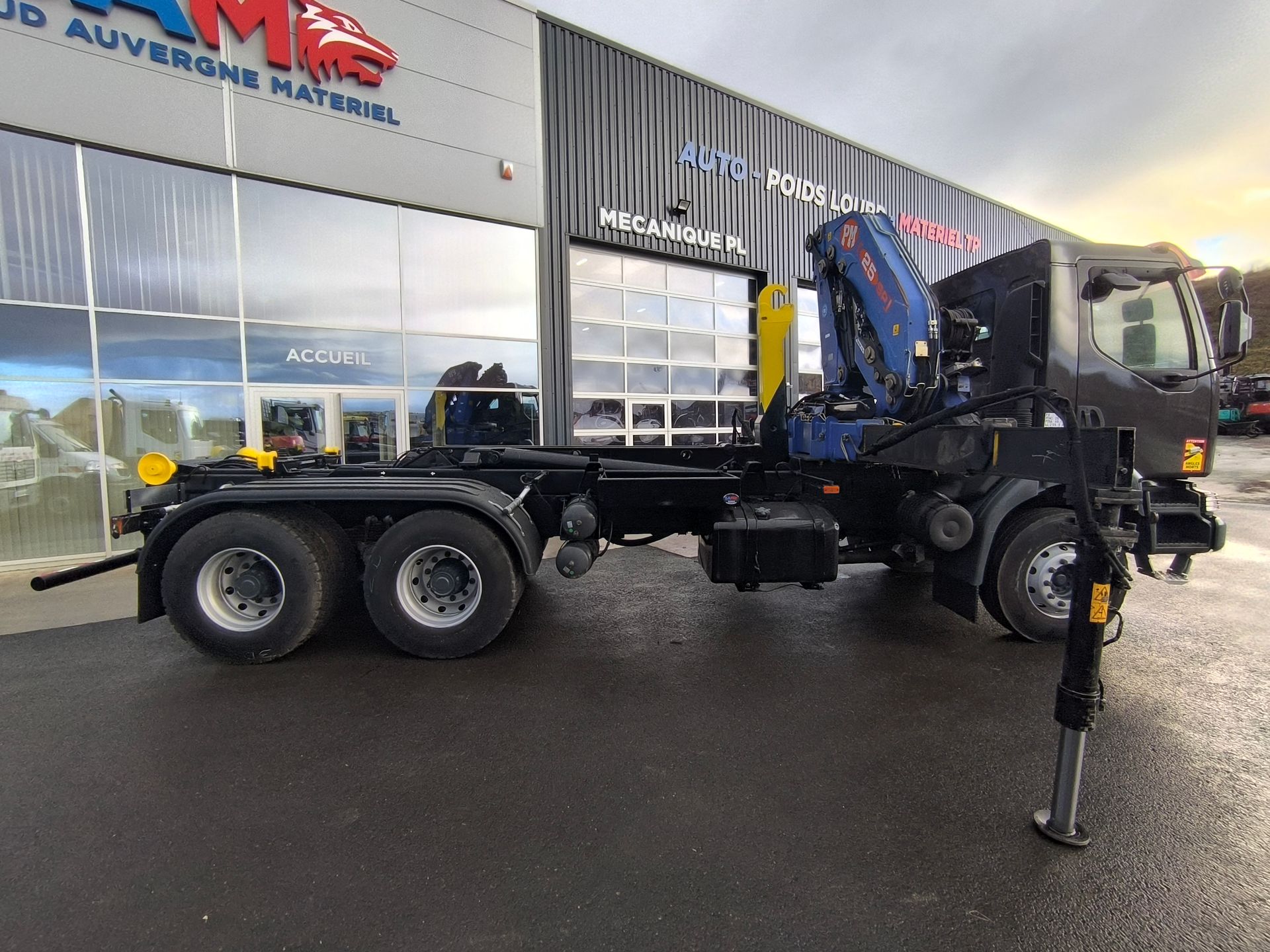 Renault Kerax 380 ampliroll grue