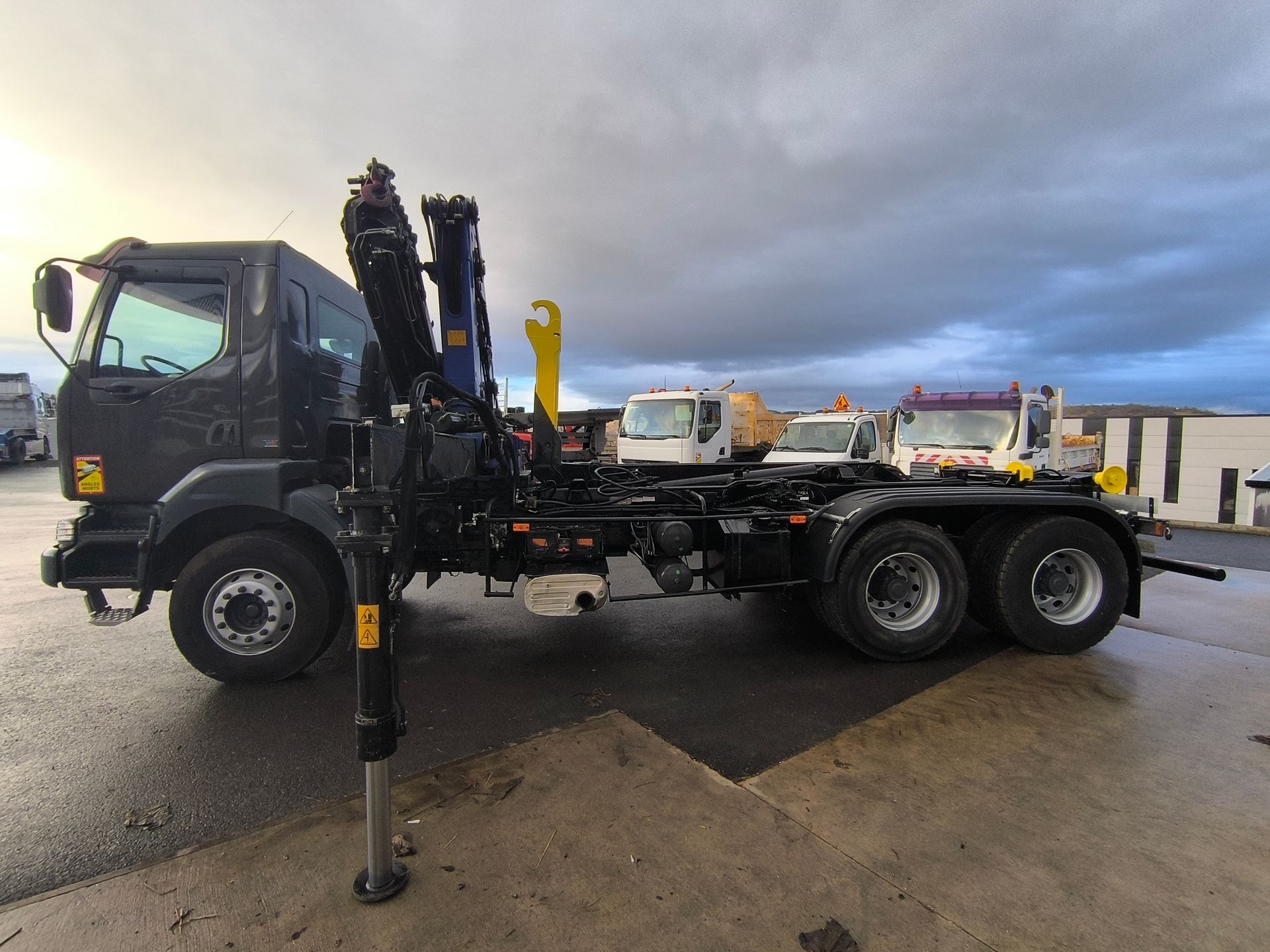 Renault Kerax 380 ampliroll grue