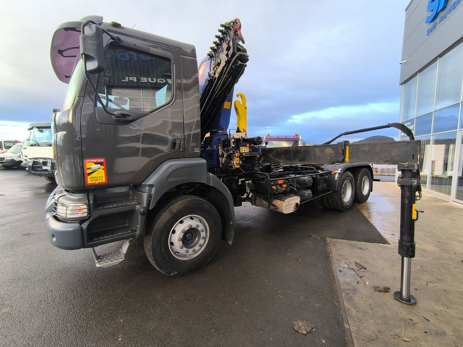 Renault Kerax 380 ampliroll grue