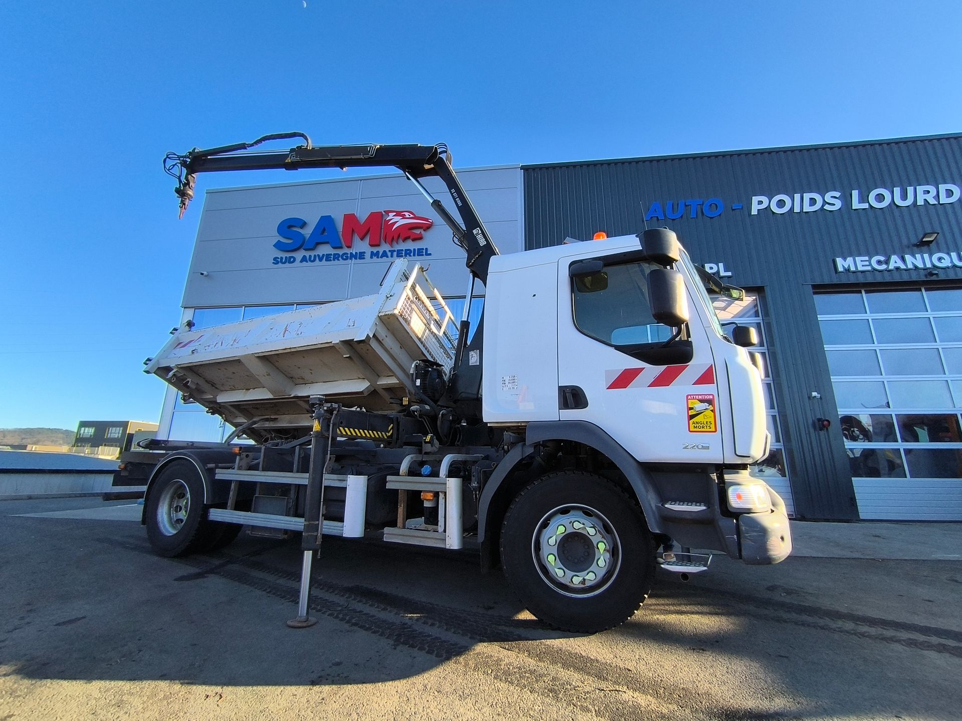 Camion Renault Midlum 220 grue HIAB