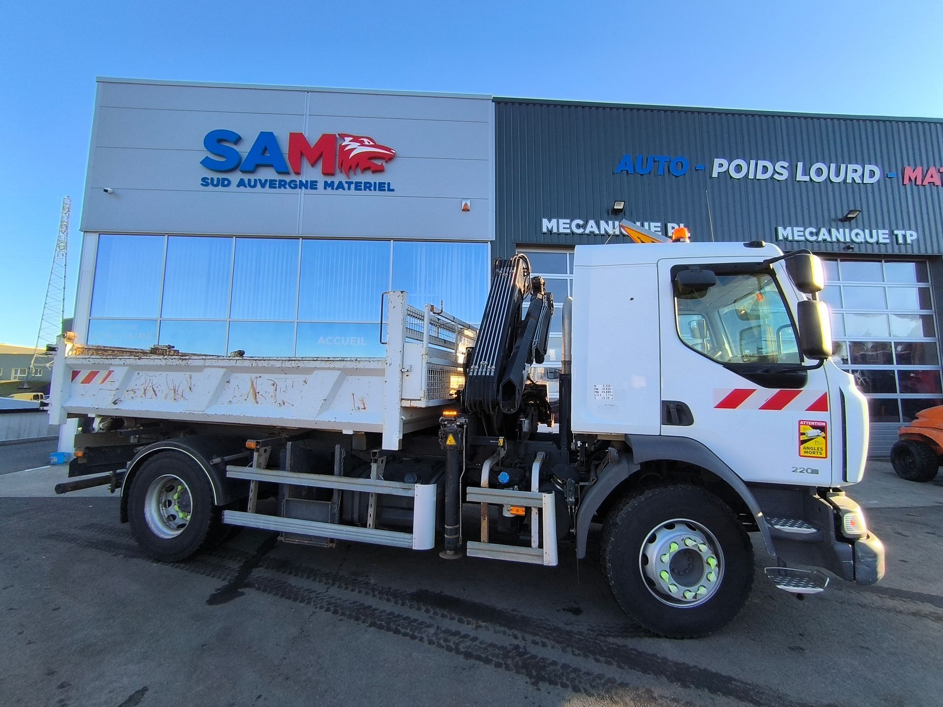 Camion Renault Midlum 220 grue HIAB