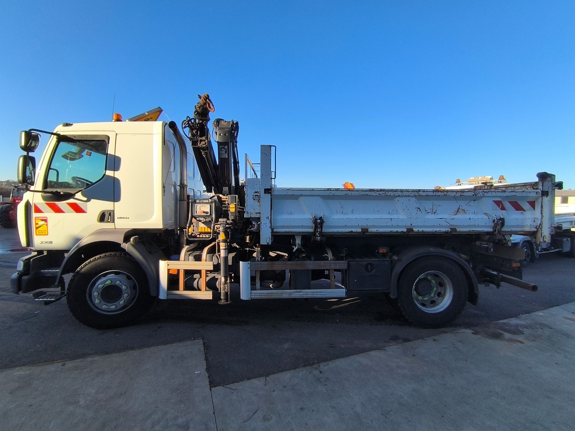 Camion Renault Midlum 220 grue HIAB