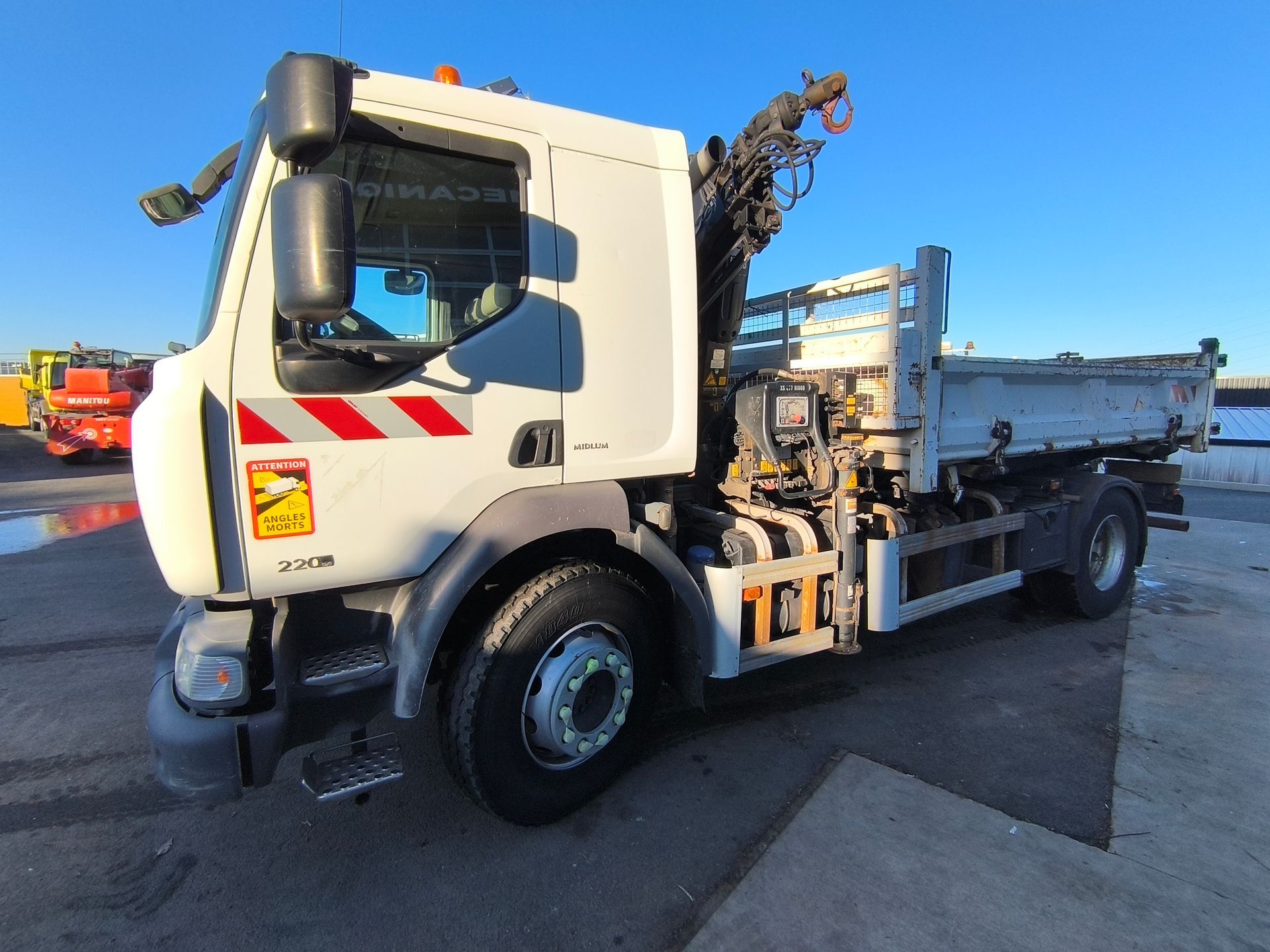 Camion Renault Midlum 220 grue HIAB