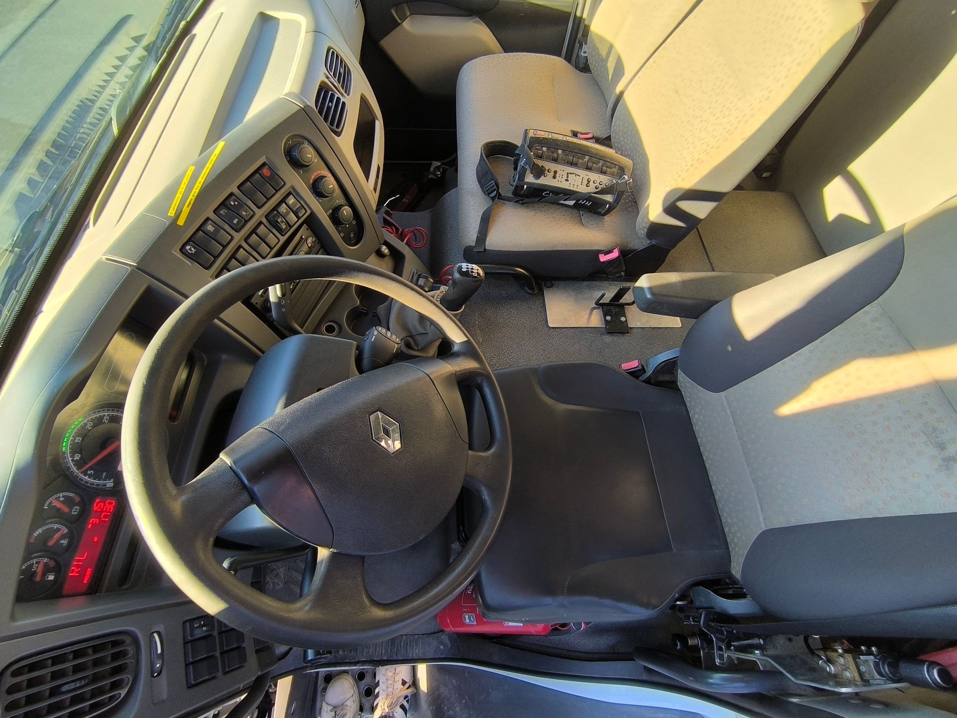 Camion Renault Midlum 220 grue HIAB