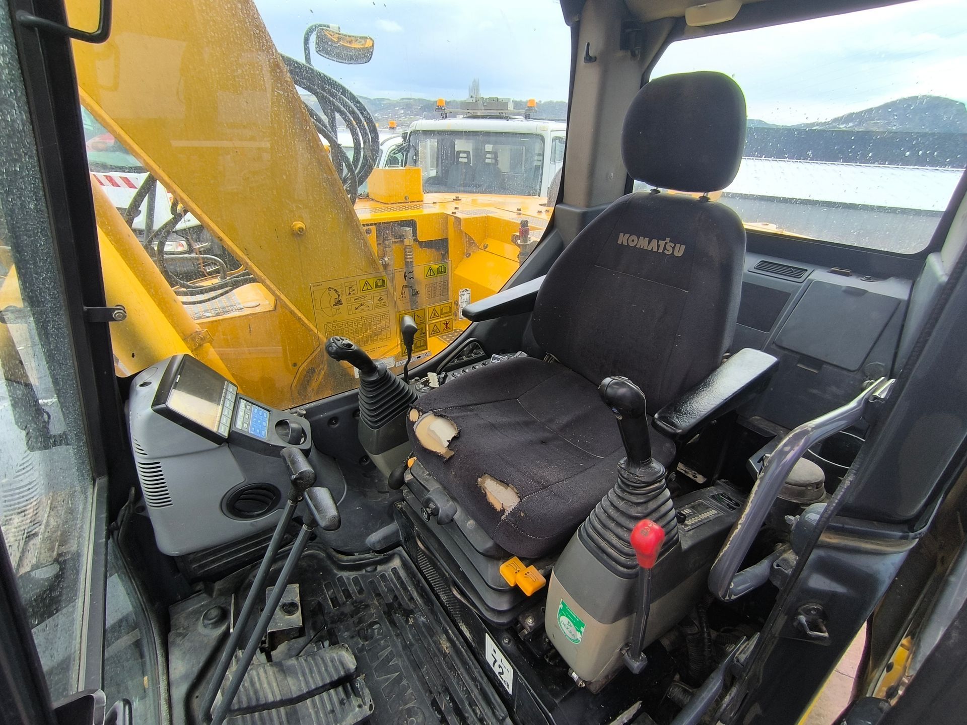 Komatsu PC138US-8