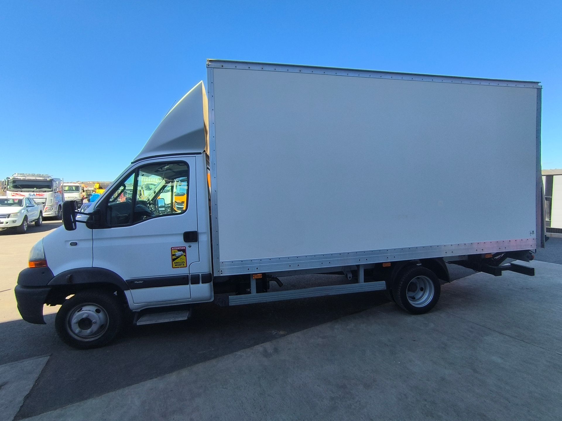 Renault Master 160 DCI VL + Hayon