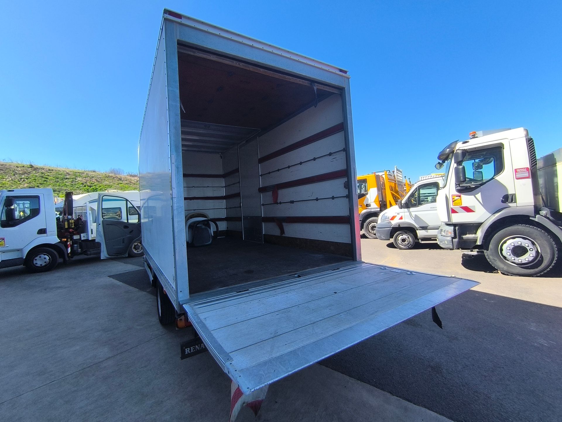 Renault Master 160 DCI VL + Hayon