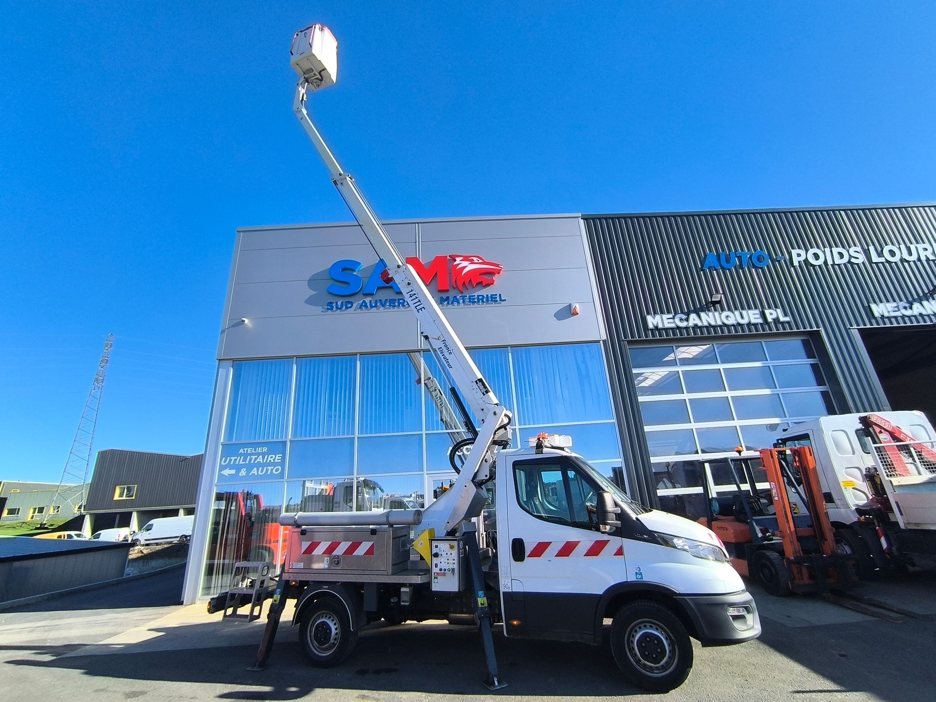 Iveco Daily 35S14H avec Nacelle 141 TLE