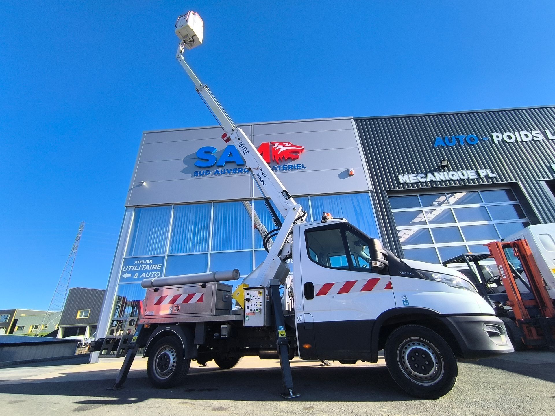 Iveco Daily 35S14H avec Nacelle 141 TLE