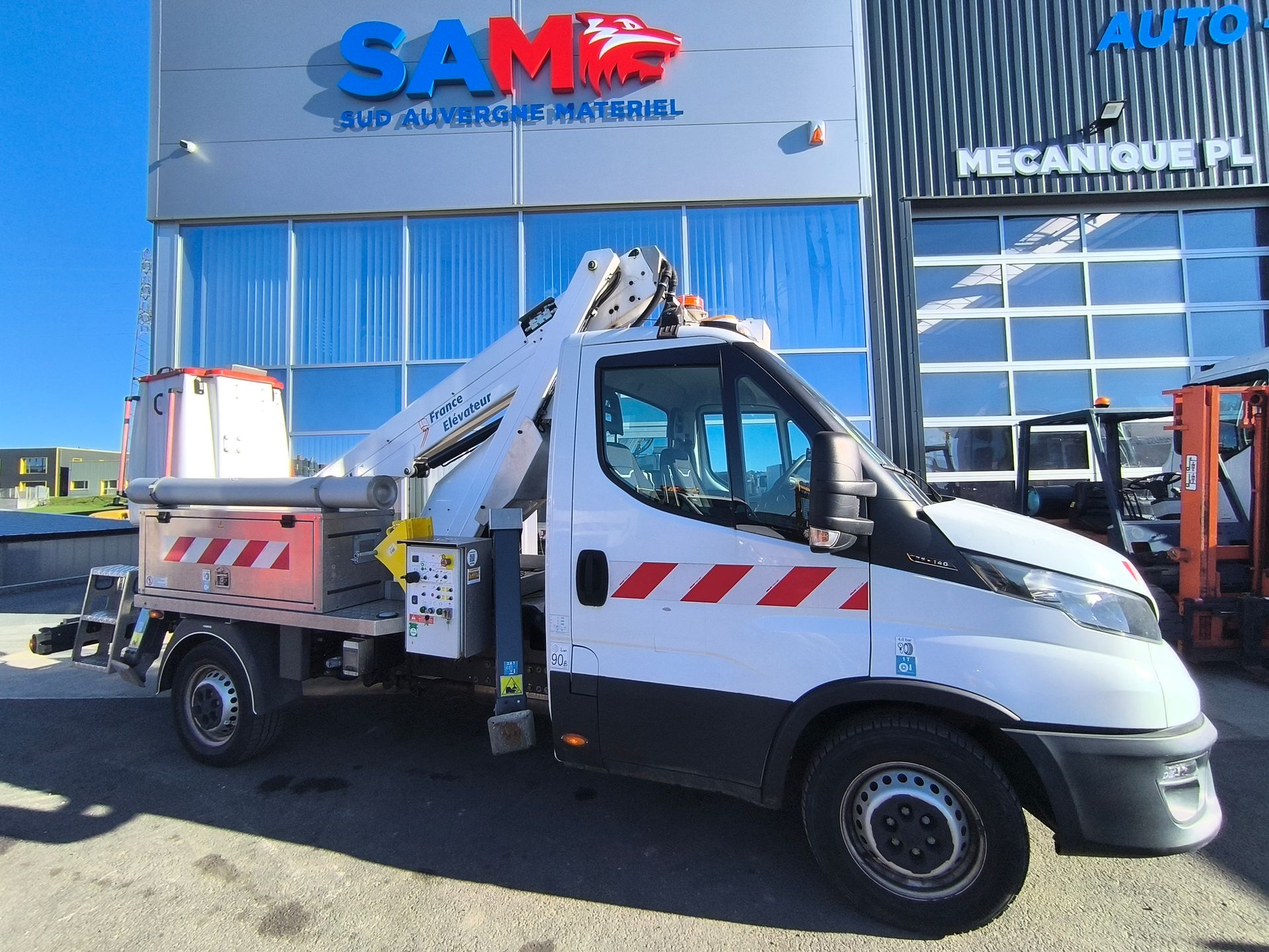 Iveco Daily 35S14H avec Nacelle 141 TLE
