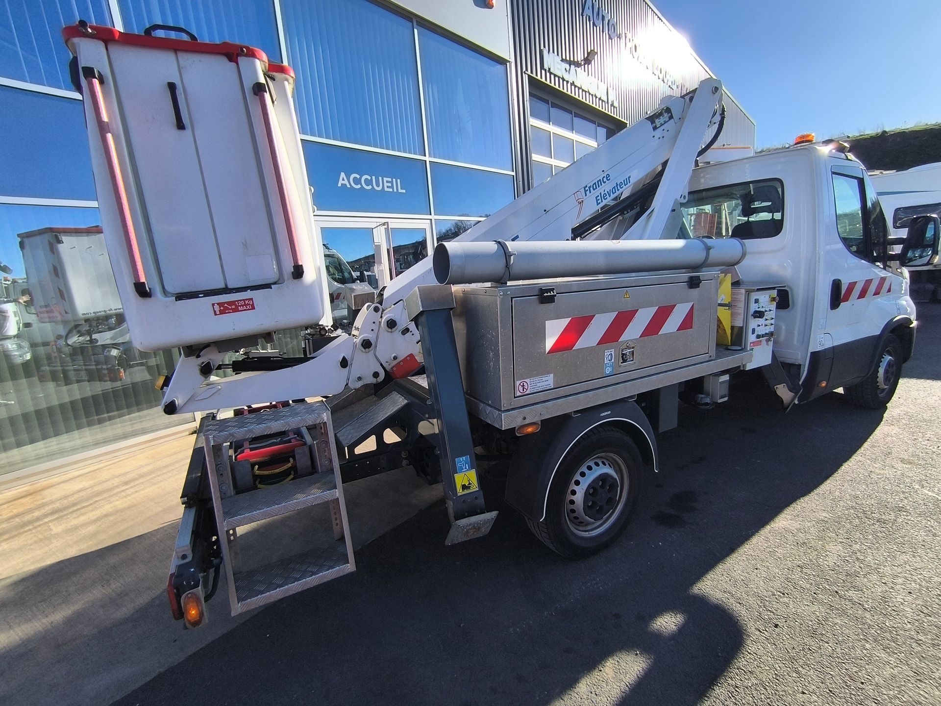 Iveco Daily 35S14H avec Nacelle 141 TLE