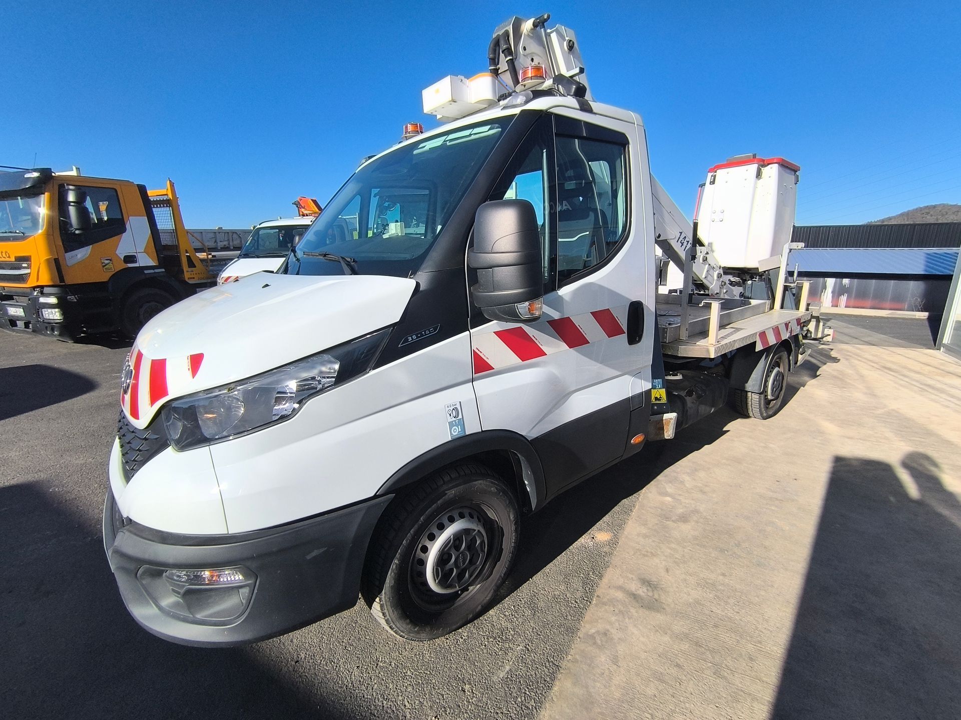 Iveco Daily 35S14H avec Nacelle 141 TLE