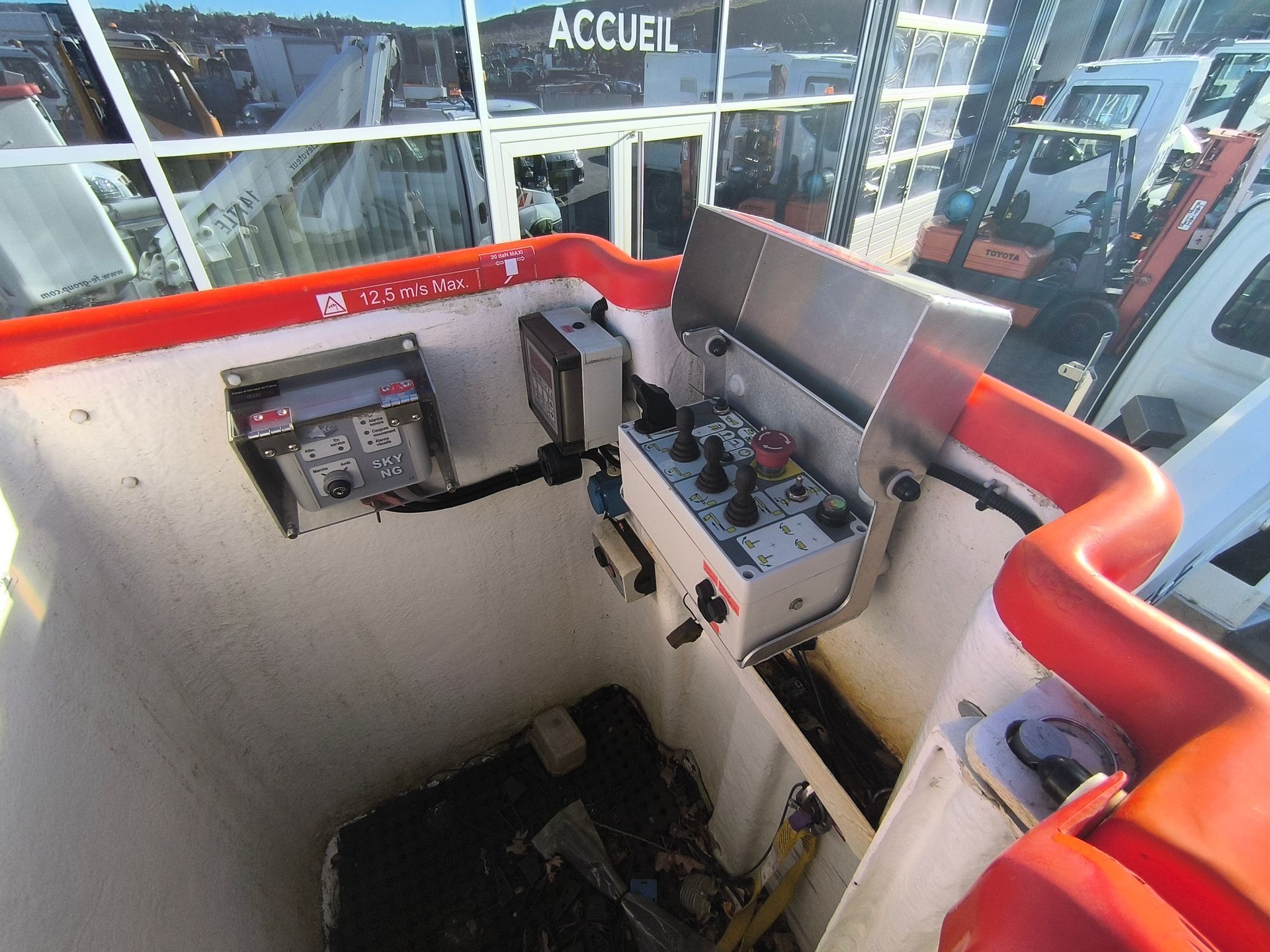 Iveco Daily 35S14H avec Nacelle 141 TLE