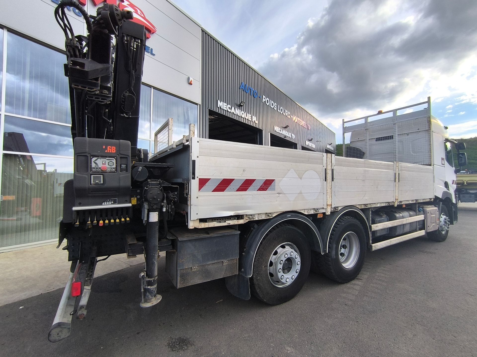 Renault C 430 P Grue Hiab 10m