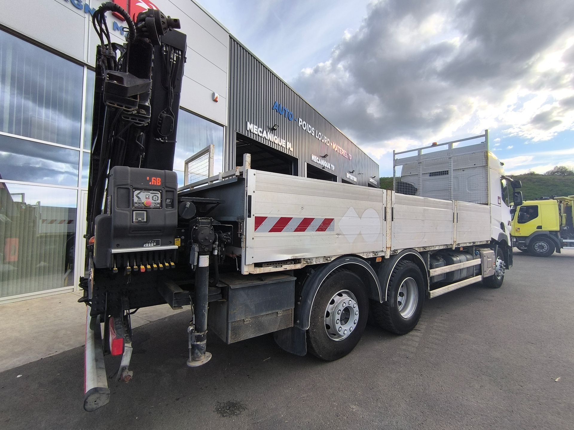 Renault C 430 P Grue Hiab 10m