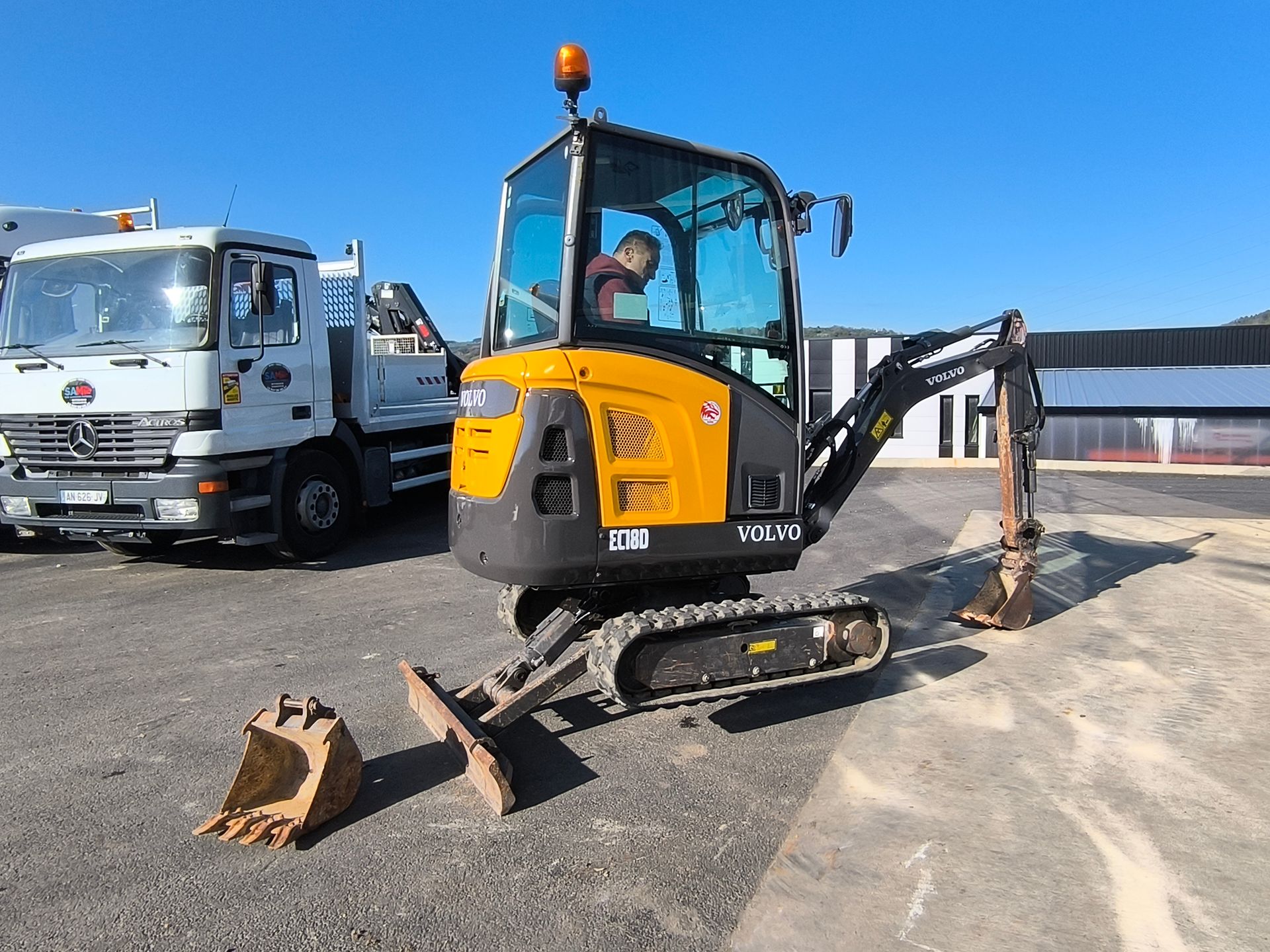 Pelle Volvo EC 18D