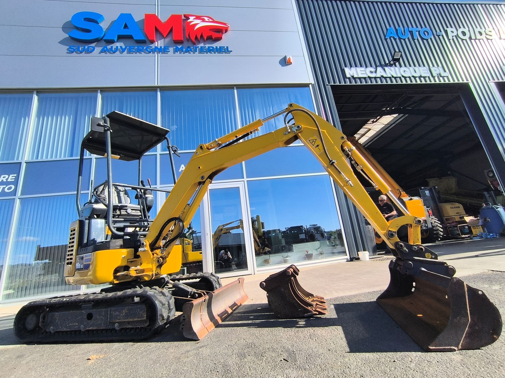 Komatsu PC16R-3HS