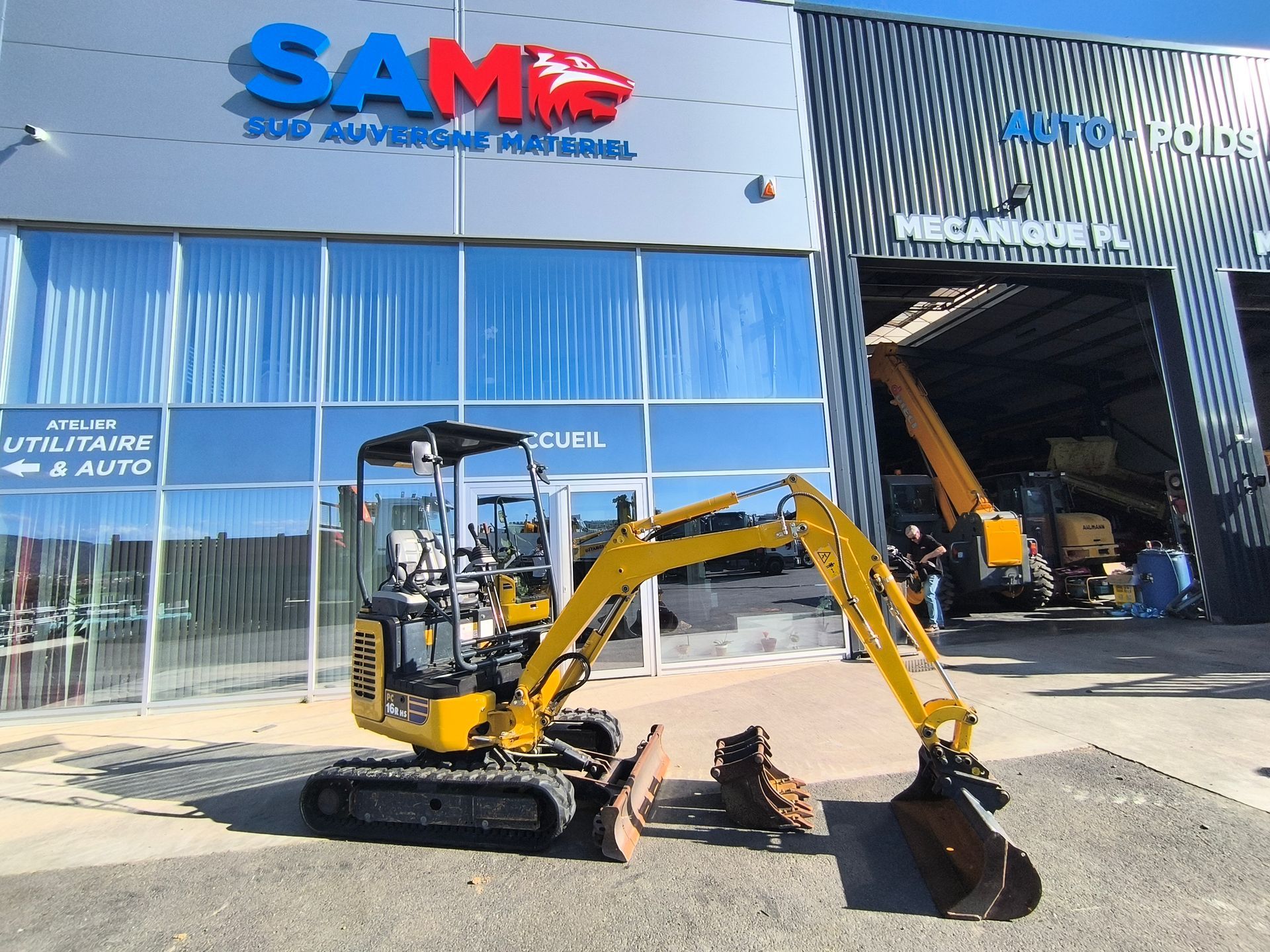 Komatsu PC16R-3HS