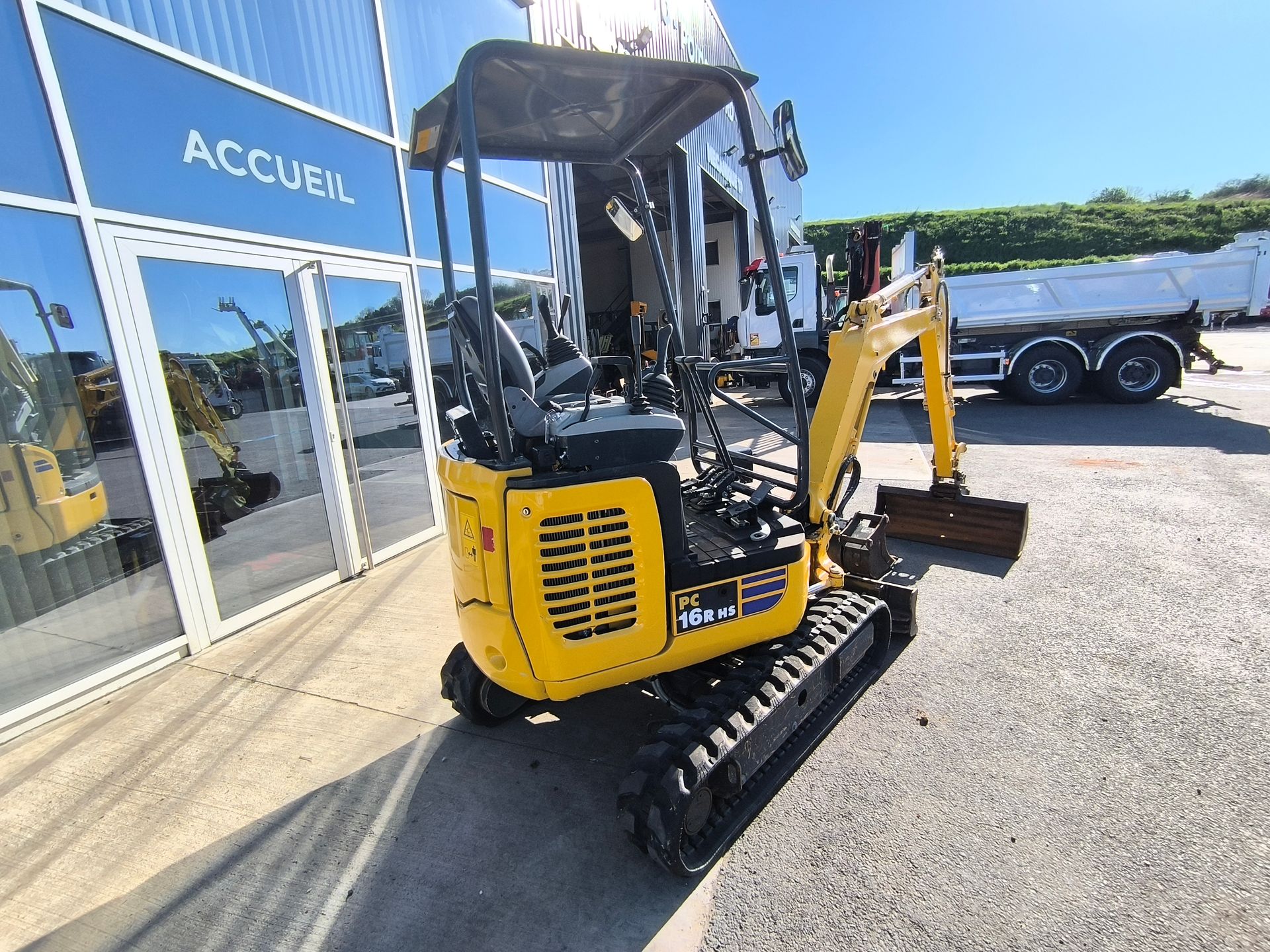Komatsu PC16R-3HS