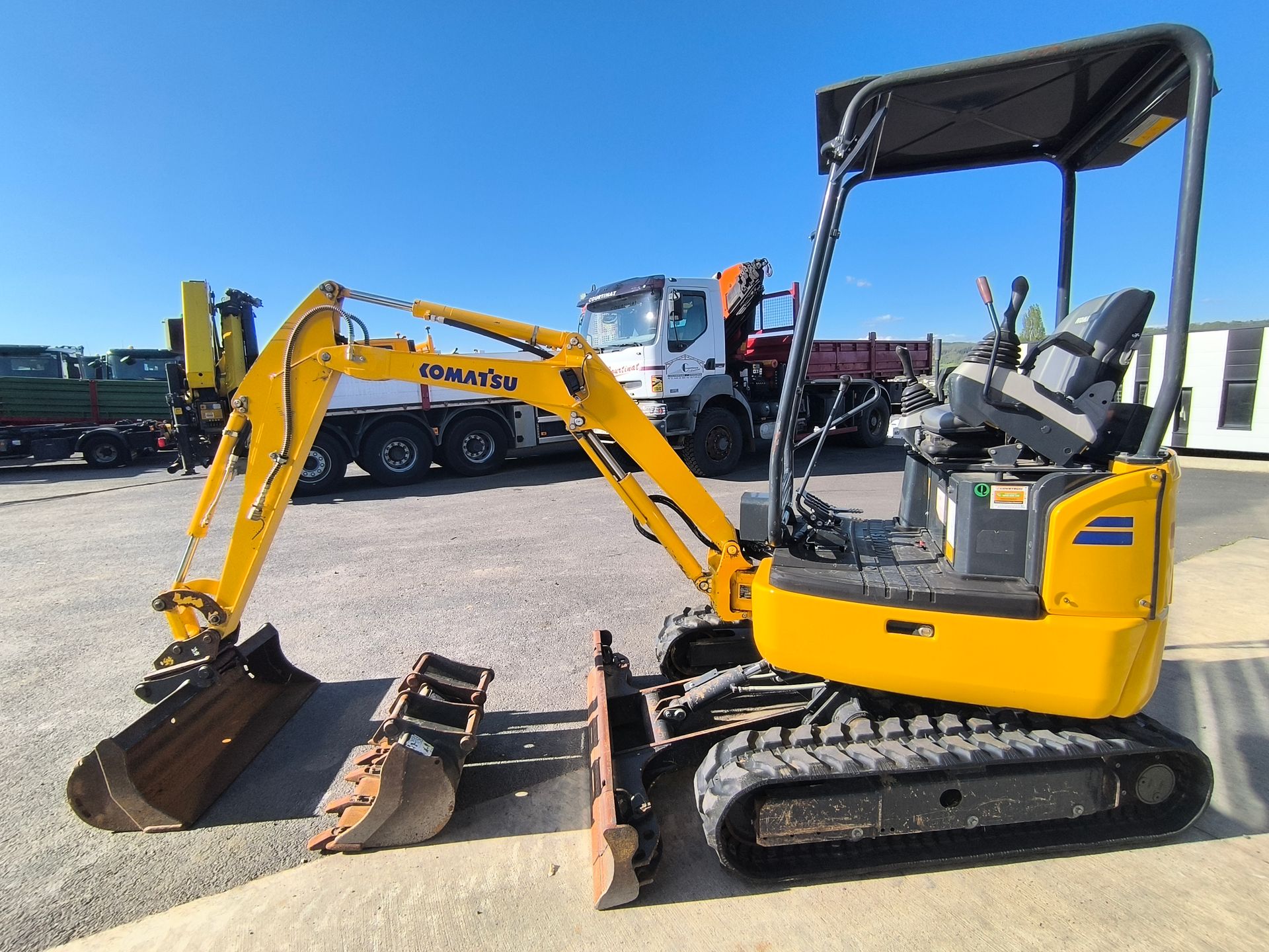 Komatsu PC16R-3HS