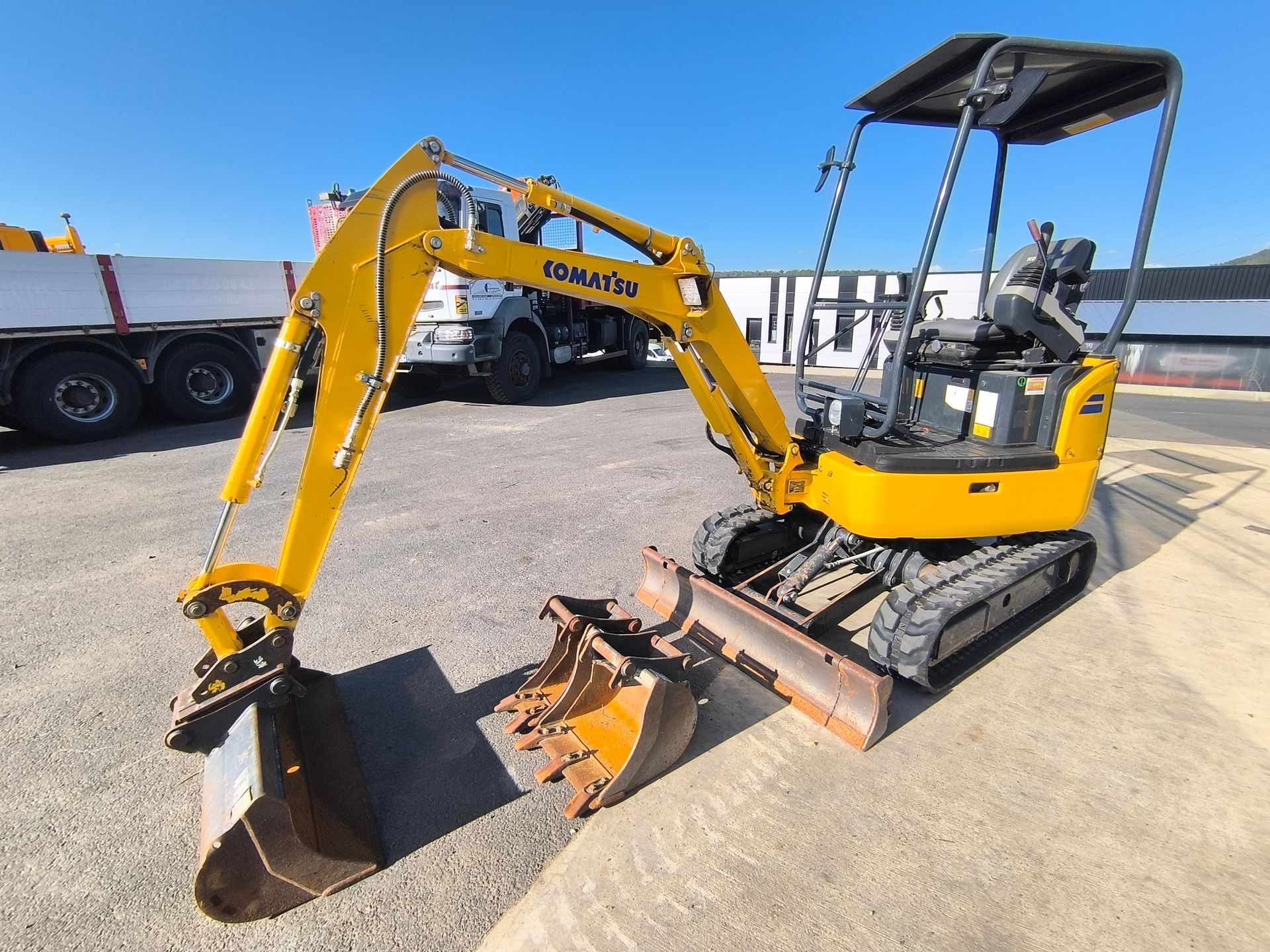 Komatsu PC16R-3HS