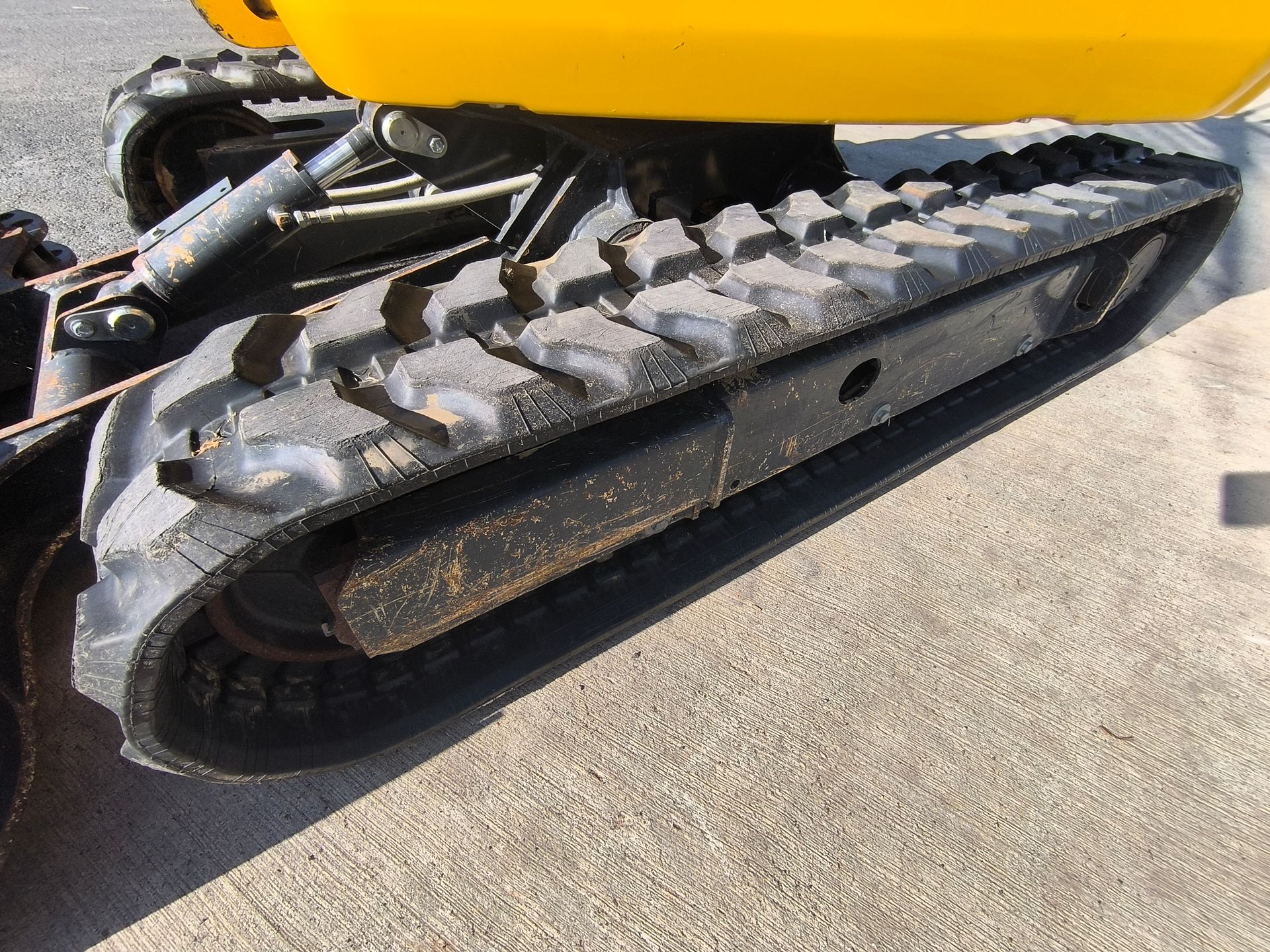 Komatsu PC16R-3HS