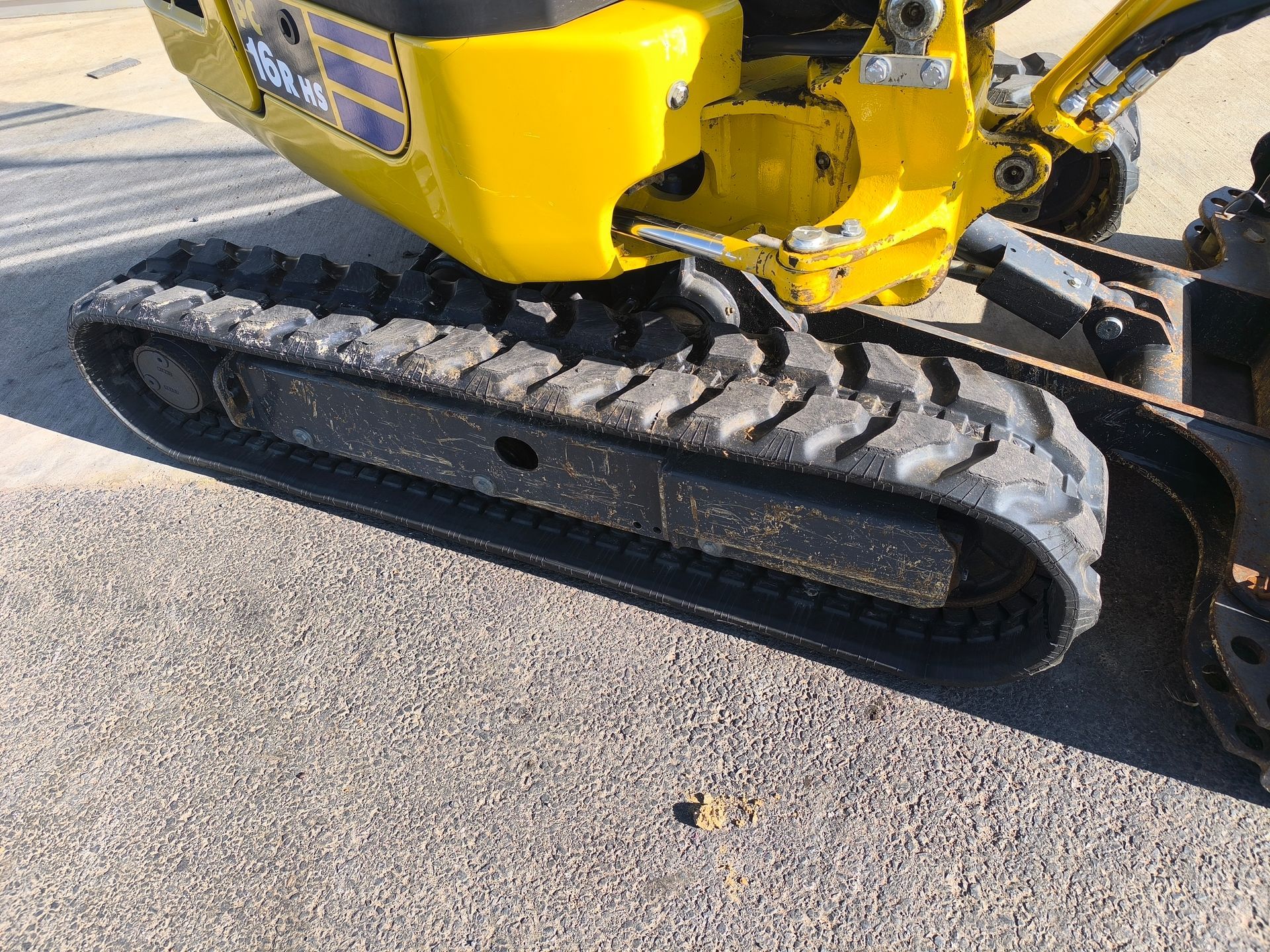 Komatsu PC16R-3HS