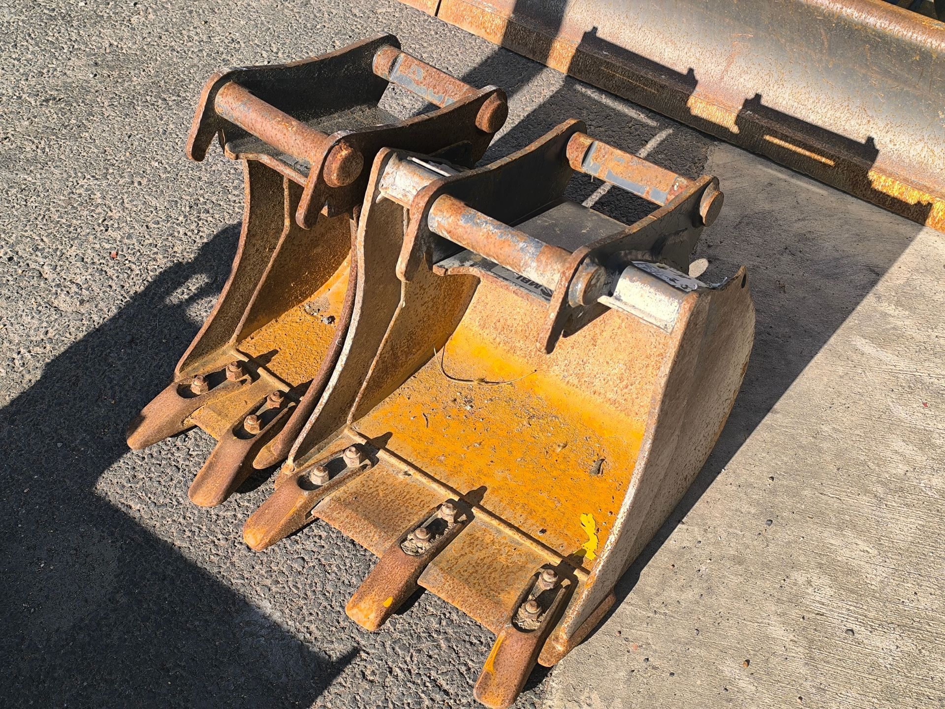 Komatsu PC16R-3HS