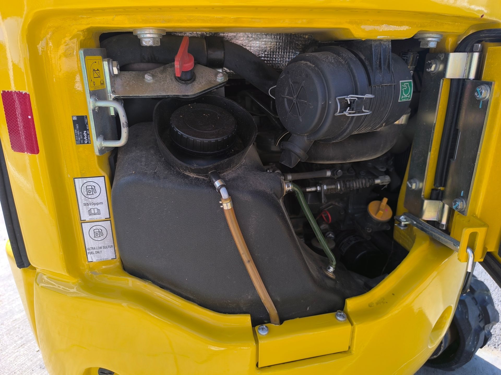 Komatsu PC16R-3HS