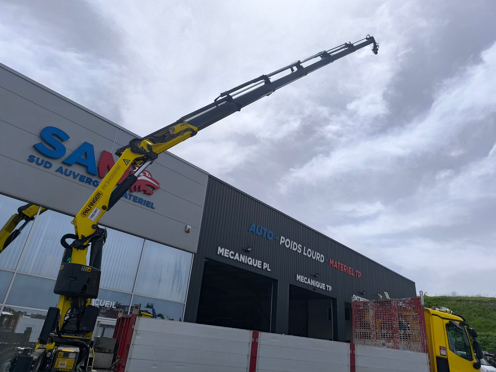 Renault C 520 grue Palfinger PK 34