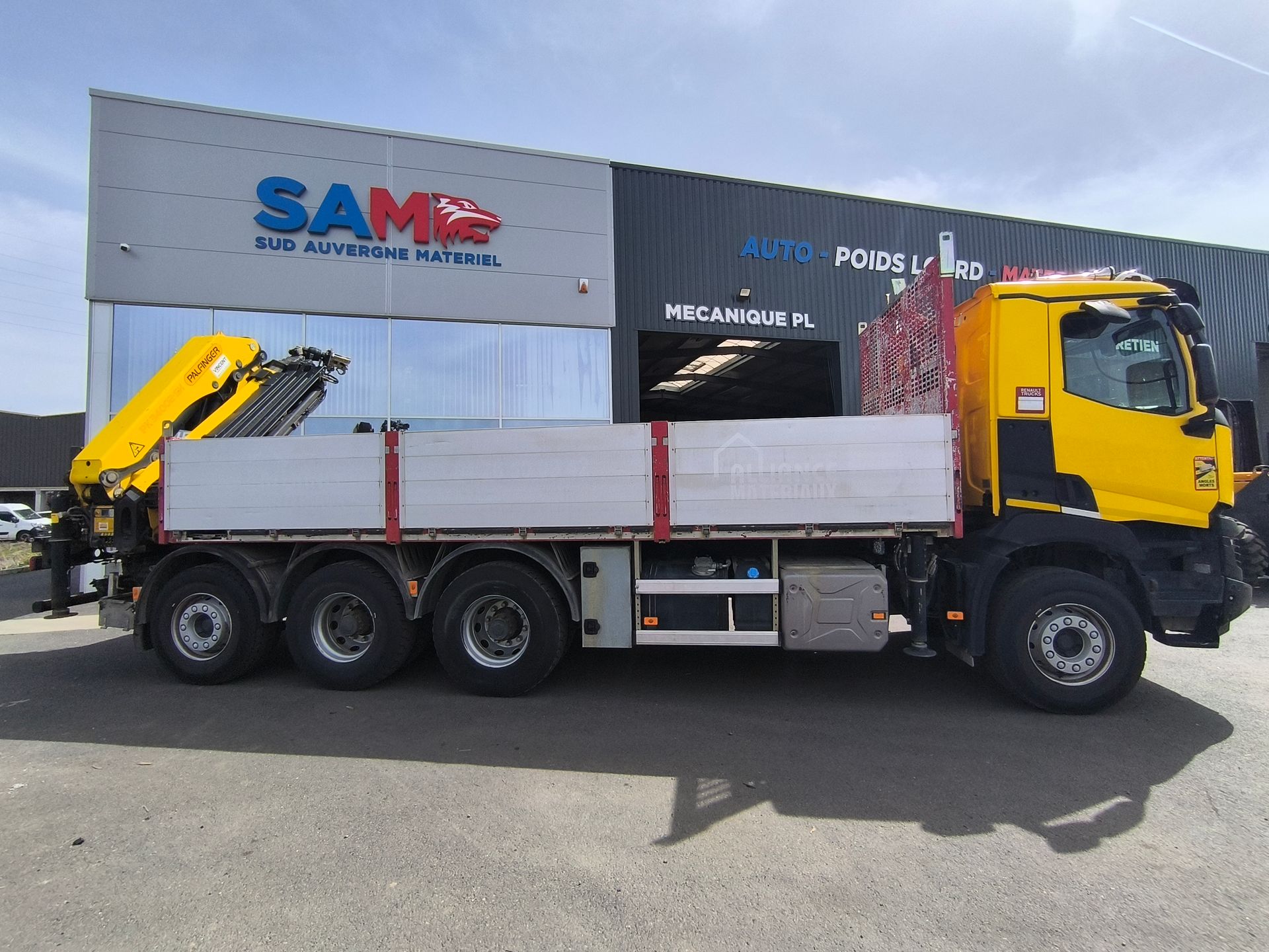 Renault C 520 grue Palfinger PK 34