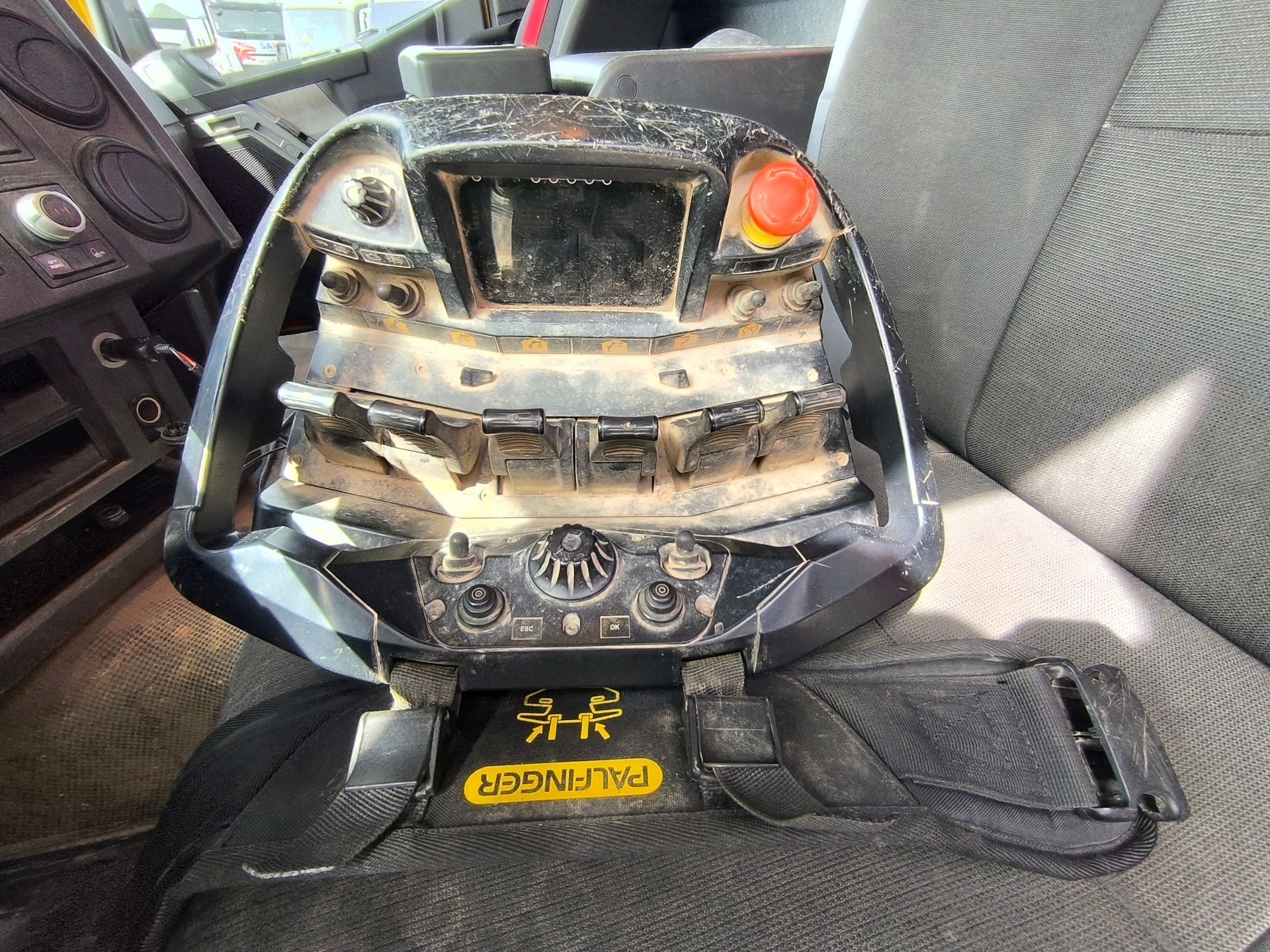 Renault C 520 grue Palfinger PK 34