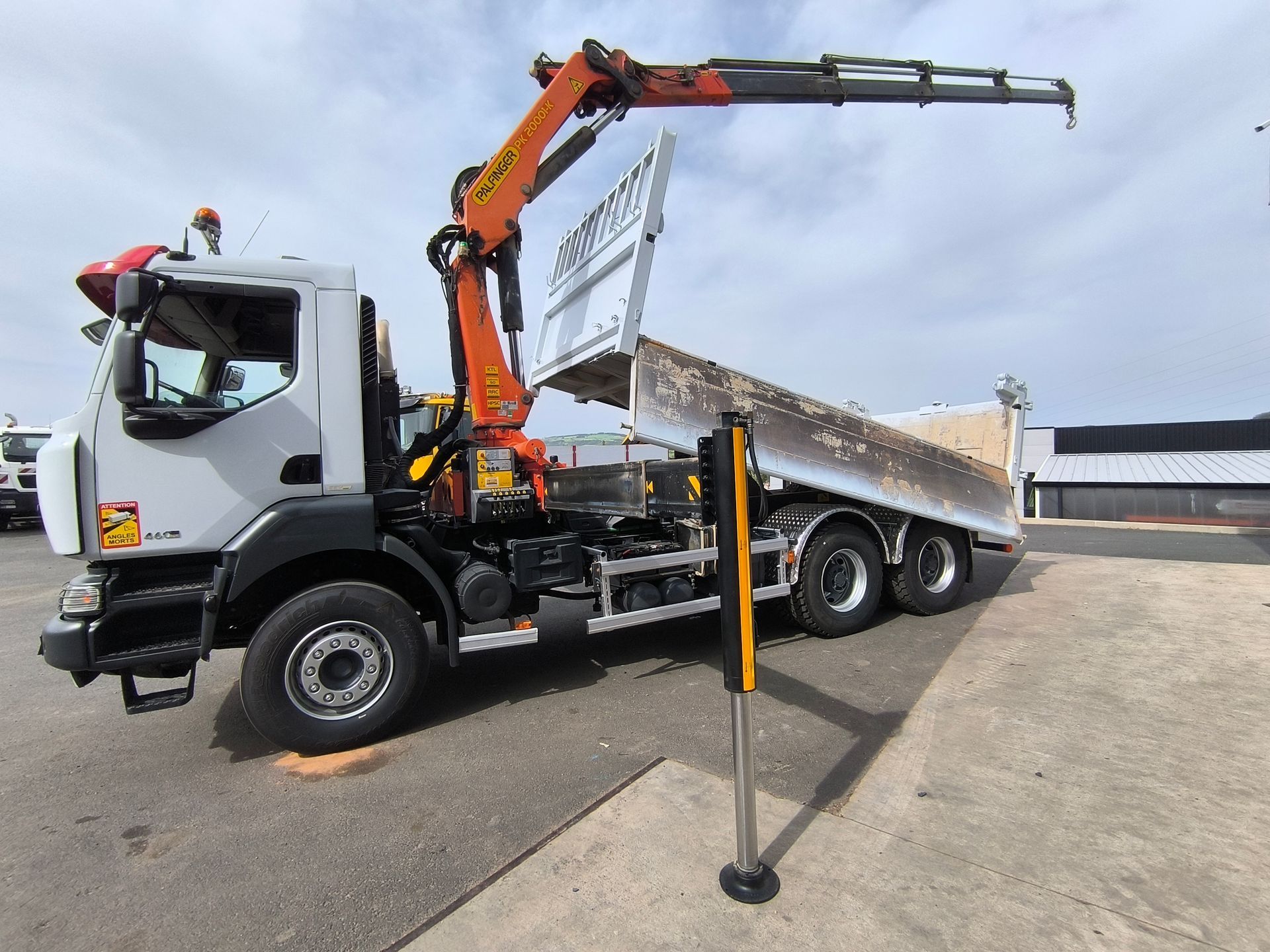 Renault Kerax 460 grue Palfinger PK 20