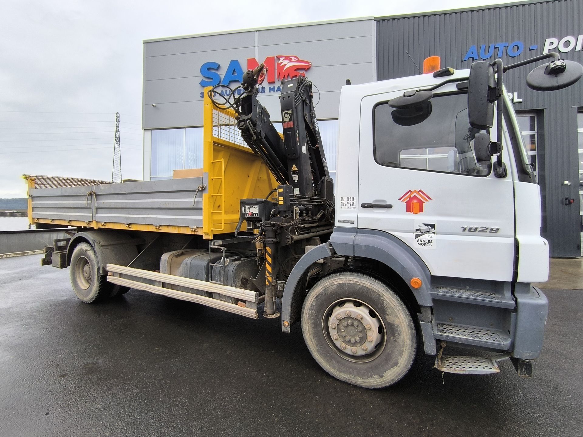 Mercedes-Benz Axor Grue Hiab