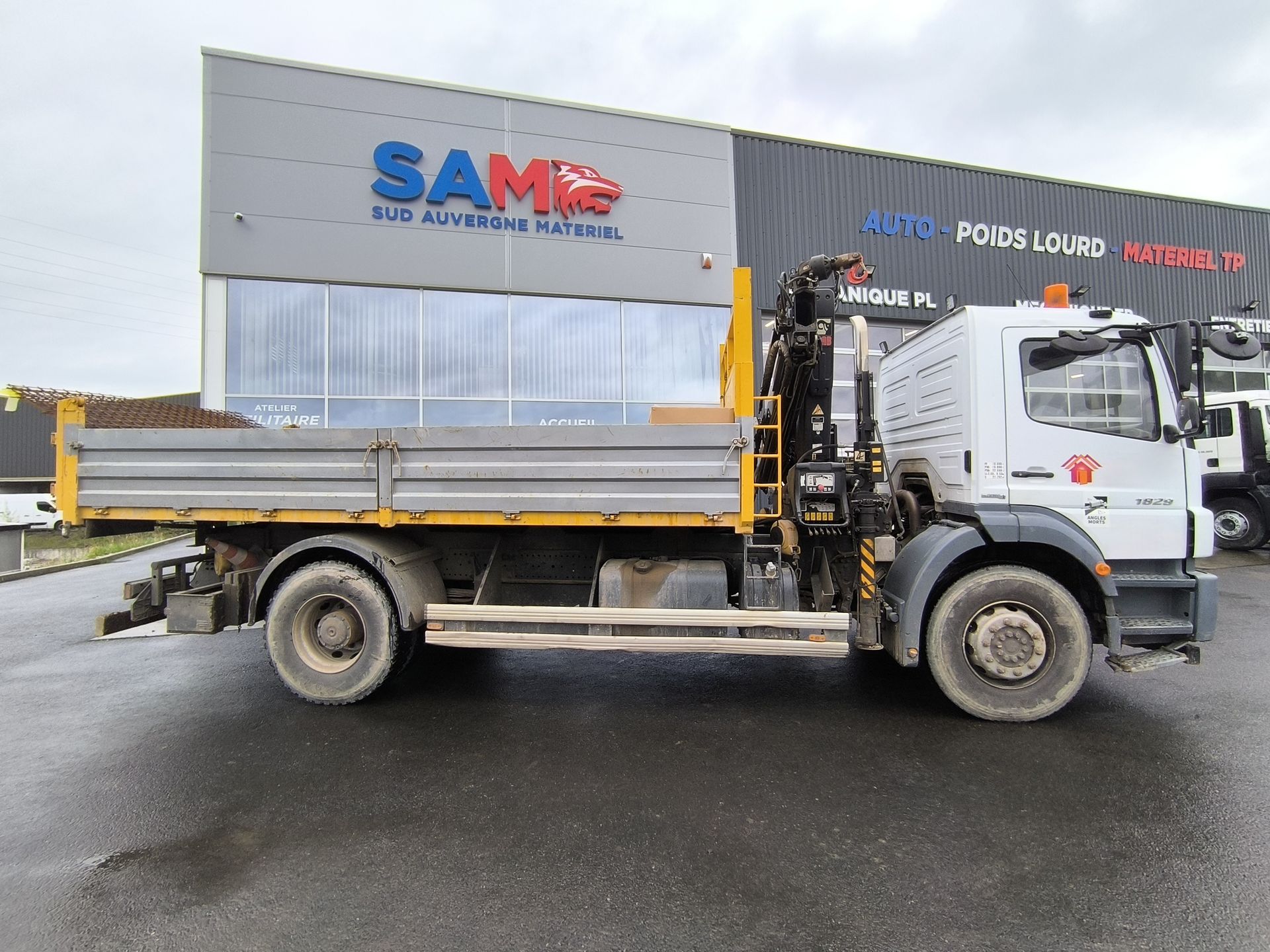 Mercedes-Benz Axor Grue Hiab