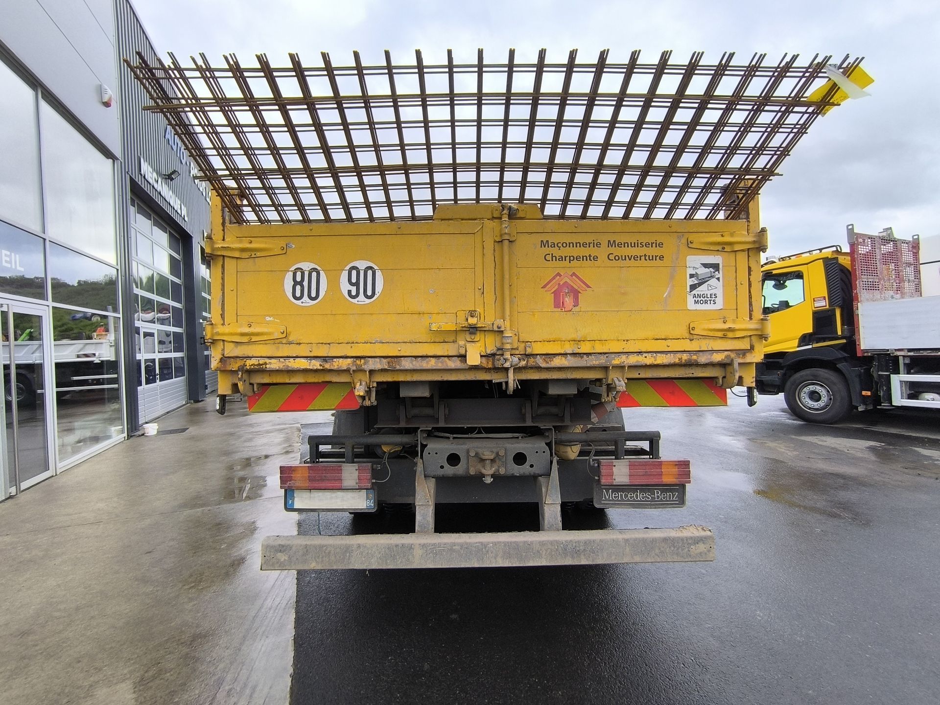 Mercedes-Benz Axor Grue Hiab